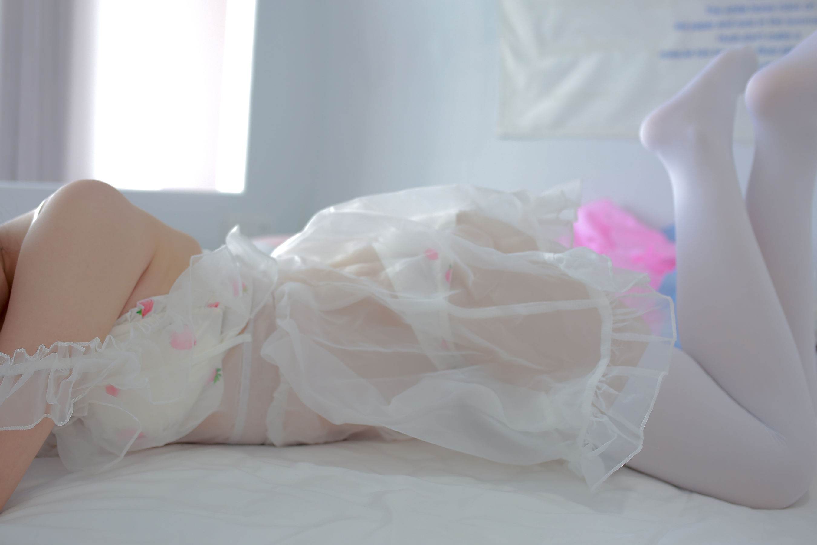 [福利COS] FBG - 草莓白纱