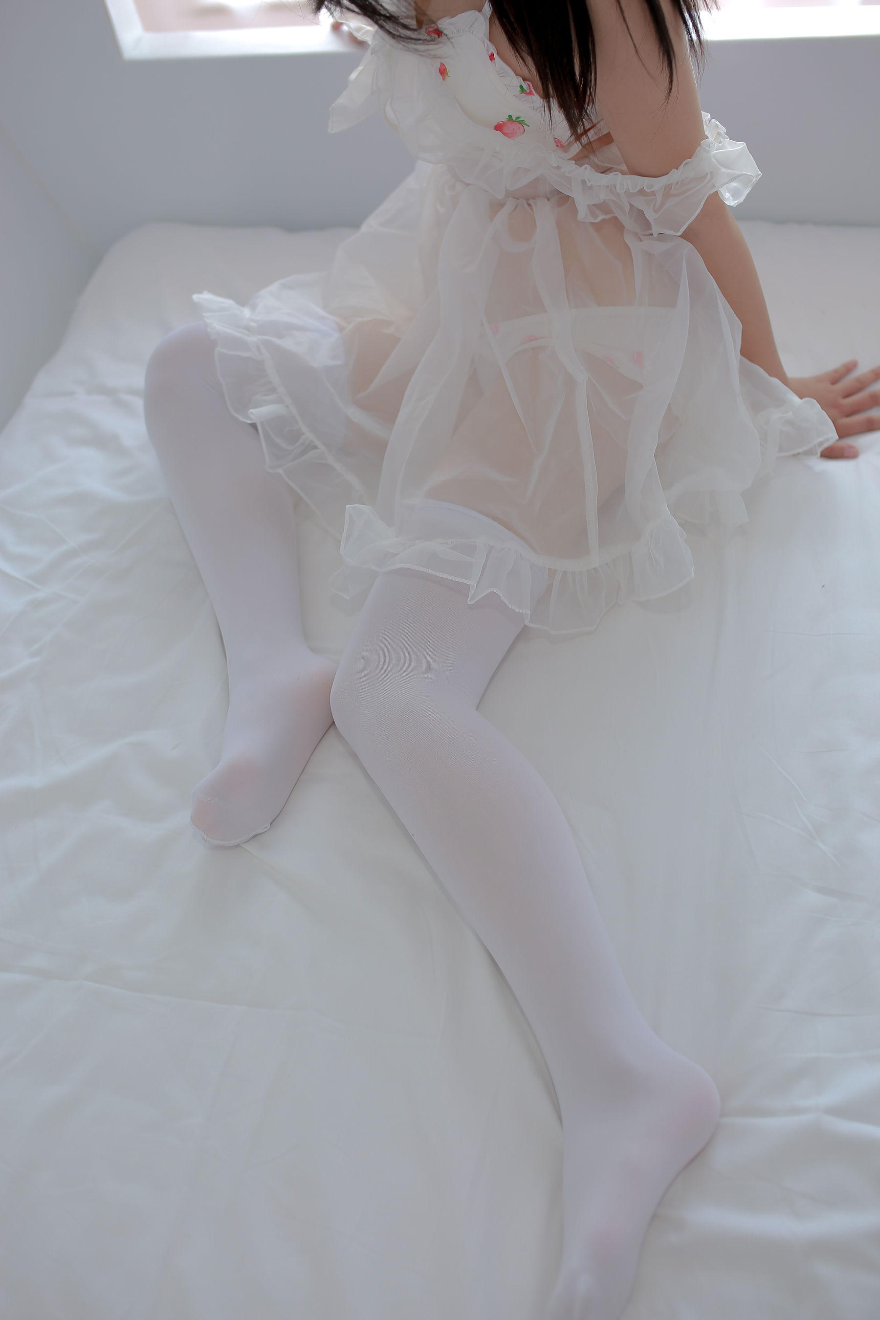 [福利COS] FBG - 草莓白纱
