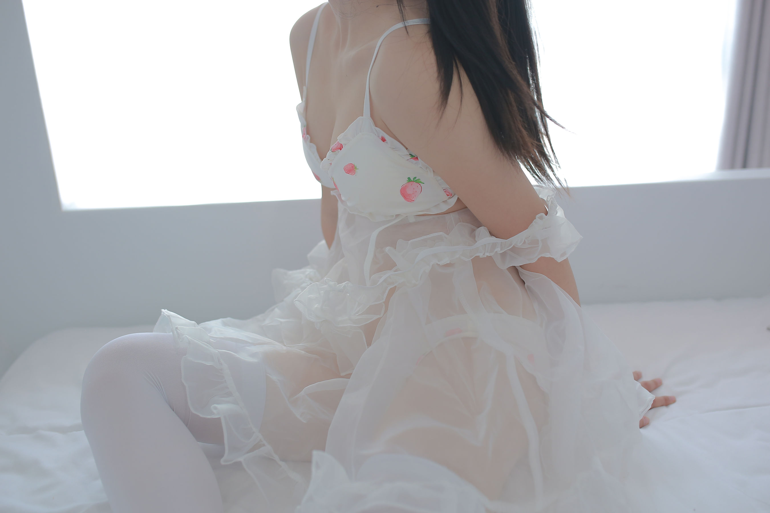 [福利COS] FBG - 草莓白纱