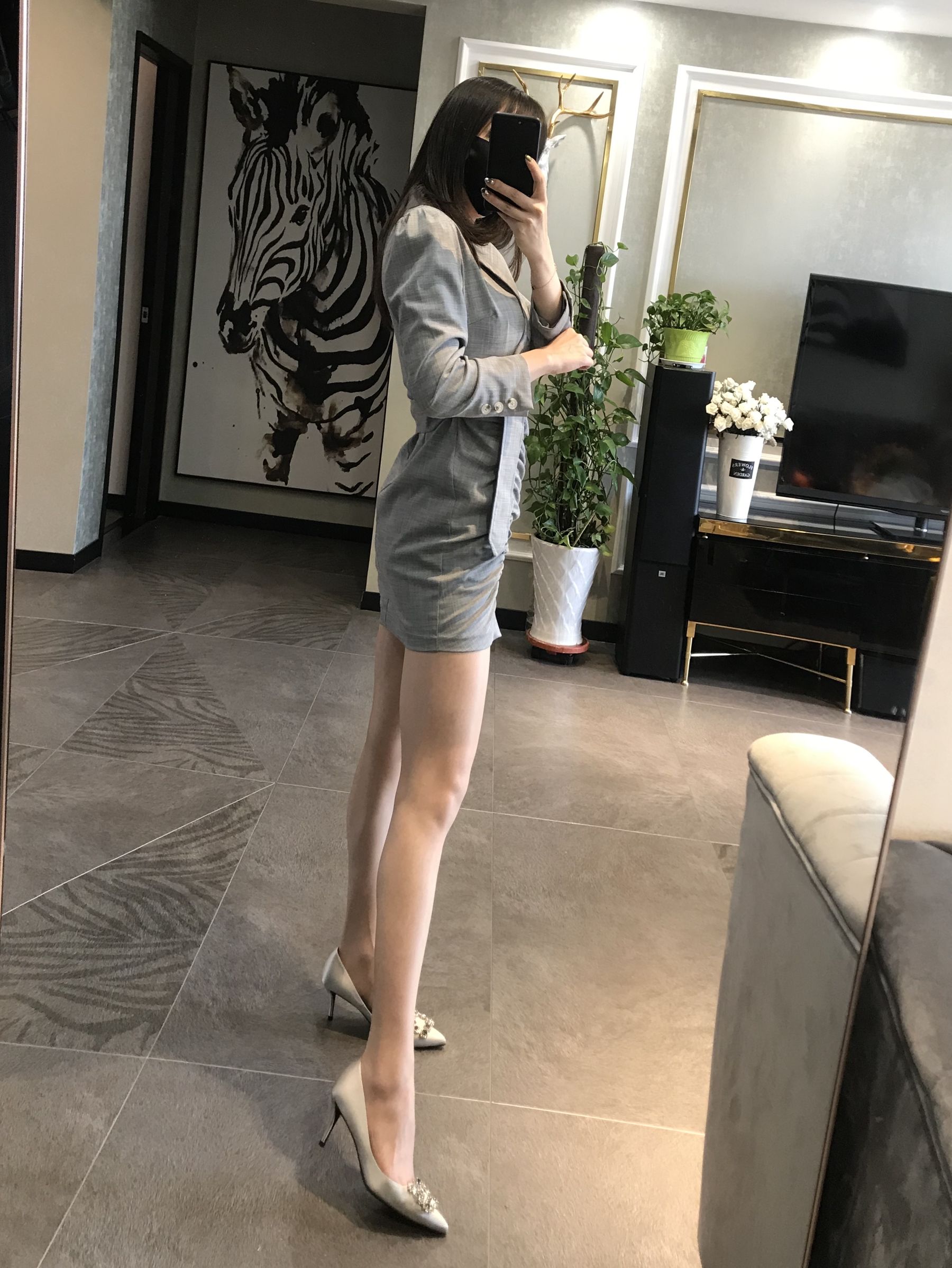 [福利COS] 丝足博主麋鹿_Monroe 2020.04.15 御姐薄丝