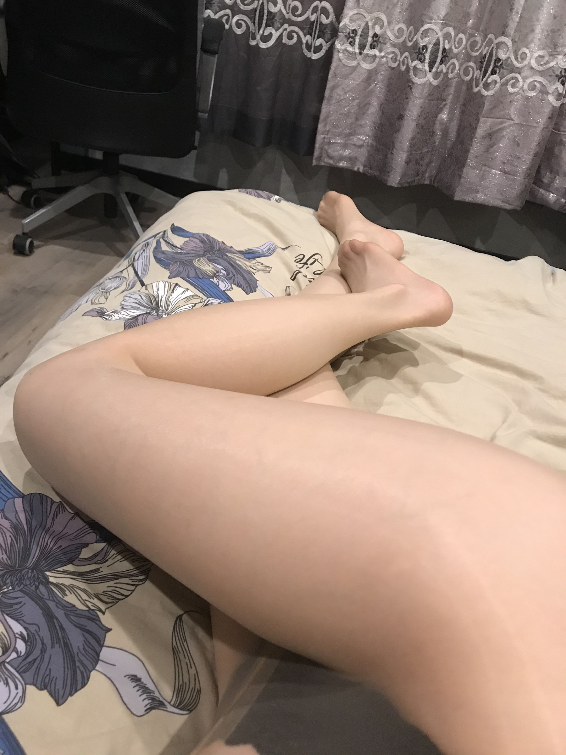[福利COS] 丝足博主麋鹿_Monroe 2020.04.15 蜜臀丝秀