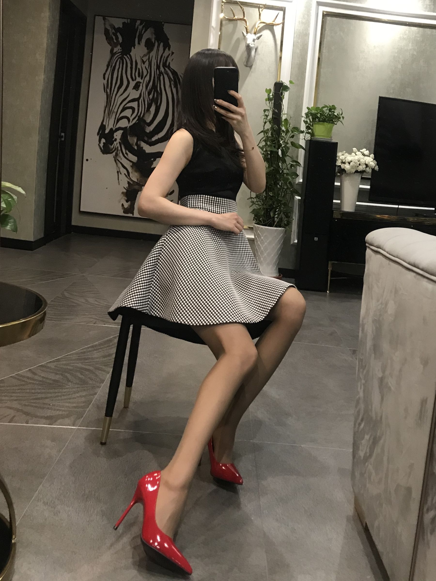 [福利COS] 丝足博主麋鹿_Monroe 2020.04.20 红高黑丝