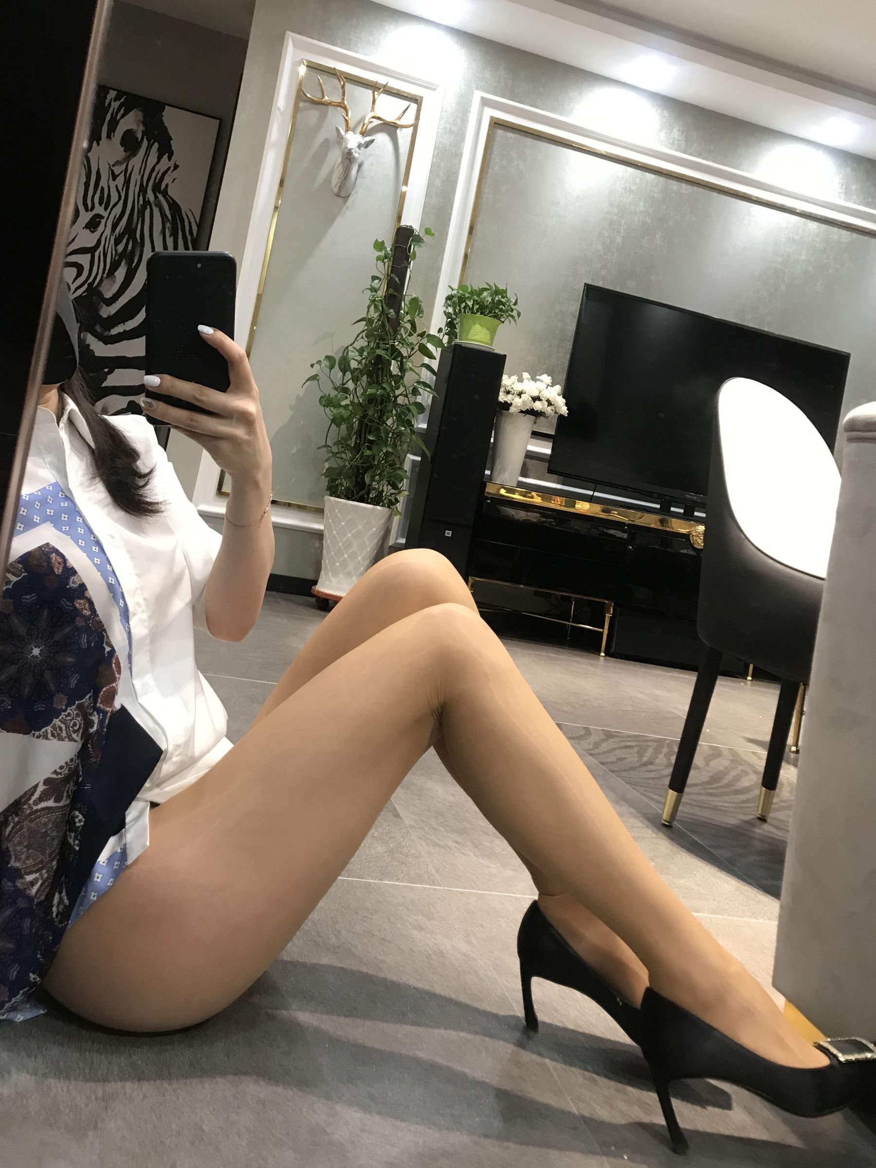 [福利COS] 丝足博主麋鹿_Monroe 2020.04.29 肉色亮丝
