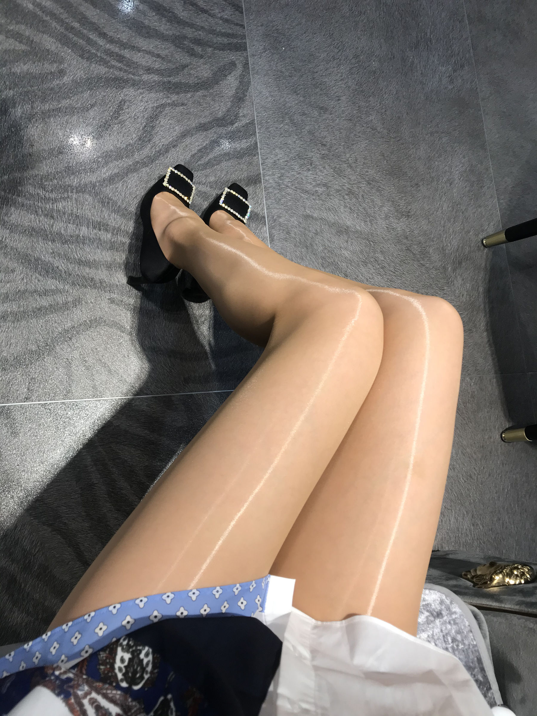 [福利COS] 丝足博主麋鹿_Monroe 2020.04.29 肉色亮丝