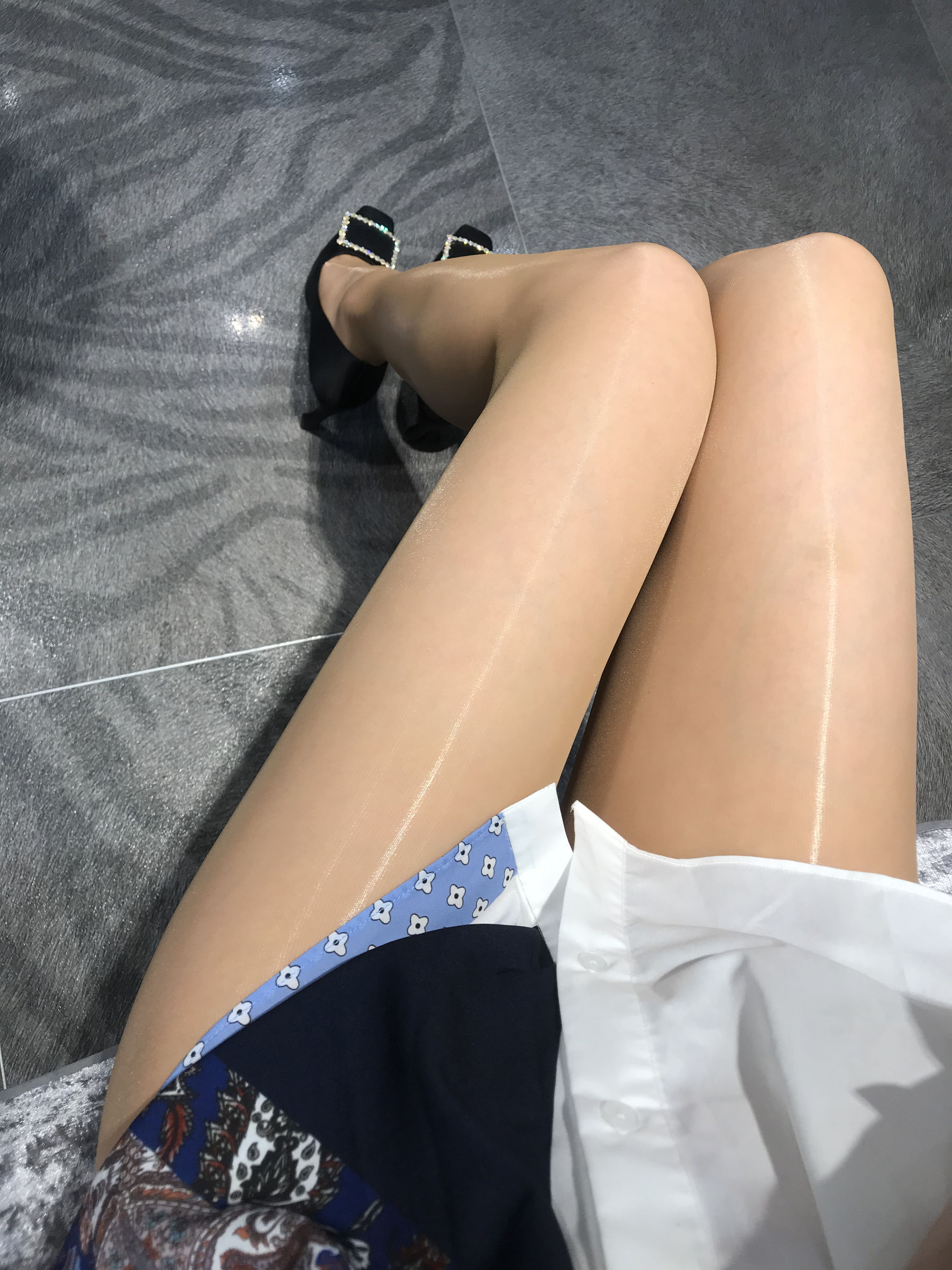 [福利COS] 丝足博主麋鹿_Monroe 2020.04.29 肉色亮丝