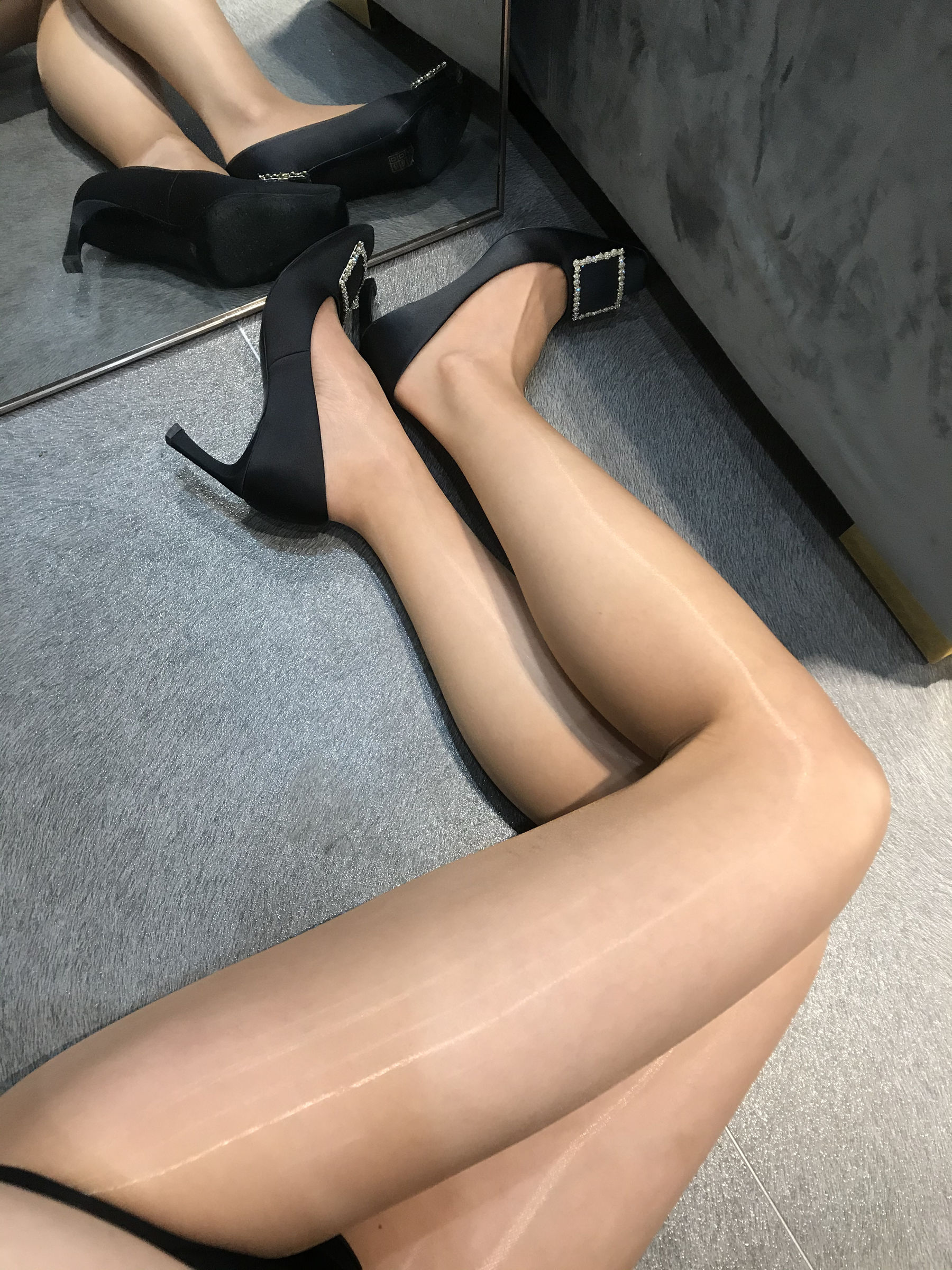 [福利COS] 丝足博主麋鹿_Monroe 2020.04.29 肉色亮丝