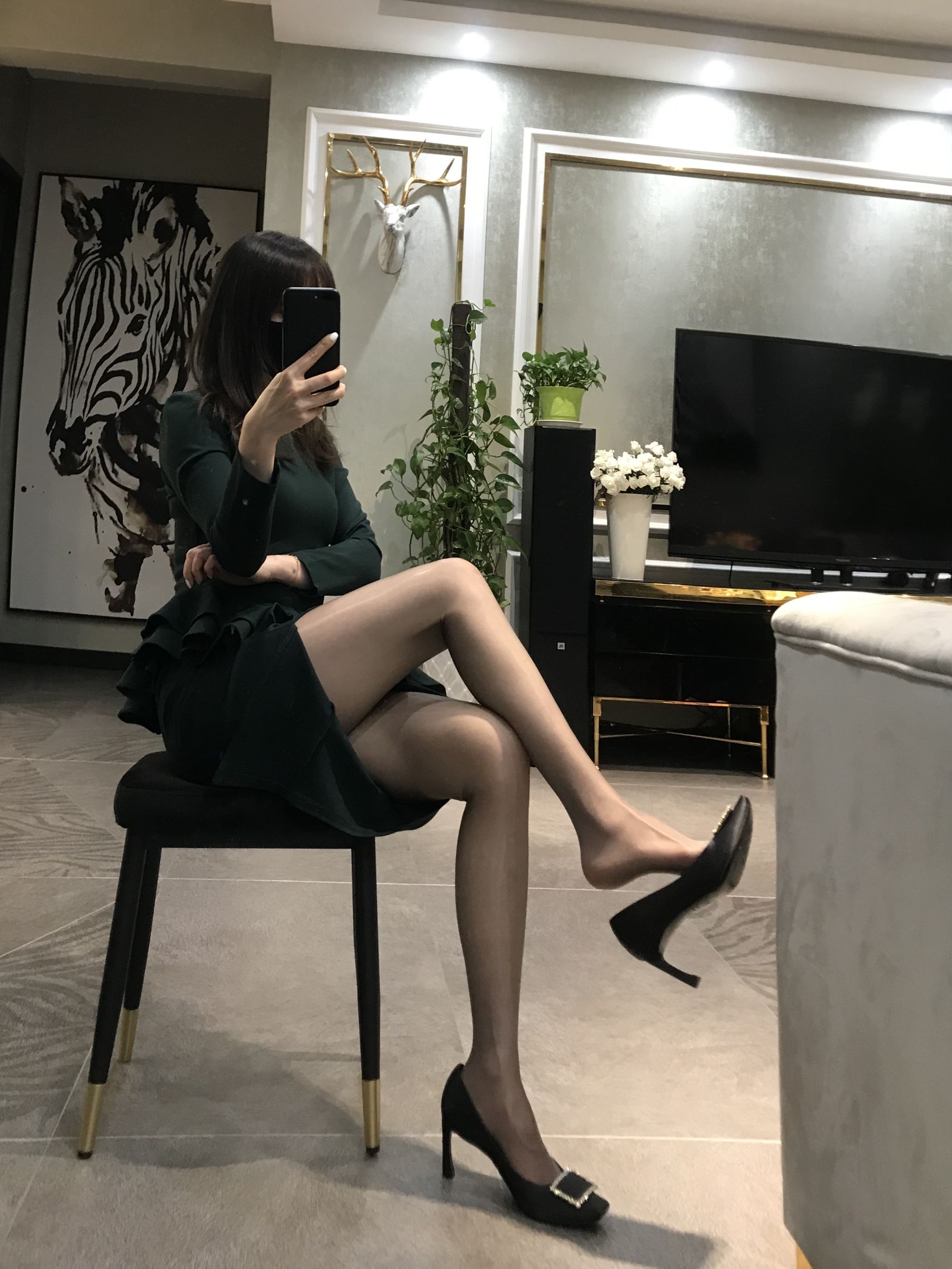 [福利COS] 丝足博主麋鹿_Monroe 2020.04.30 贵妇丝足