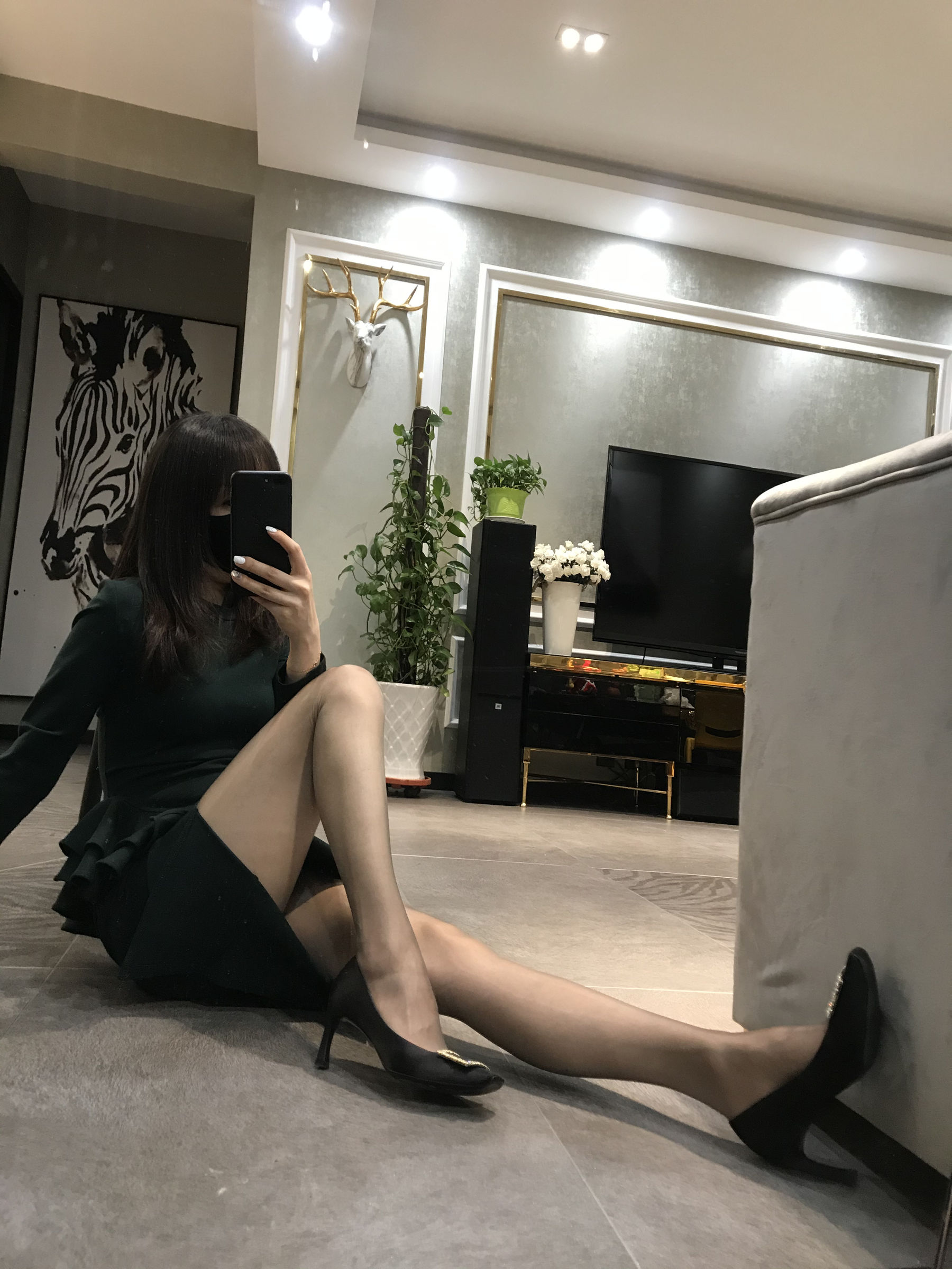 [福利COS] 丝足博主麋鹿_Monroe 2020.04.30 贵妇丝足