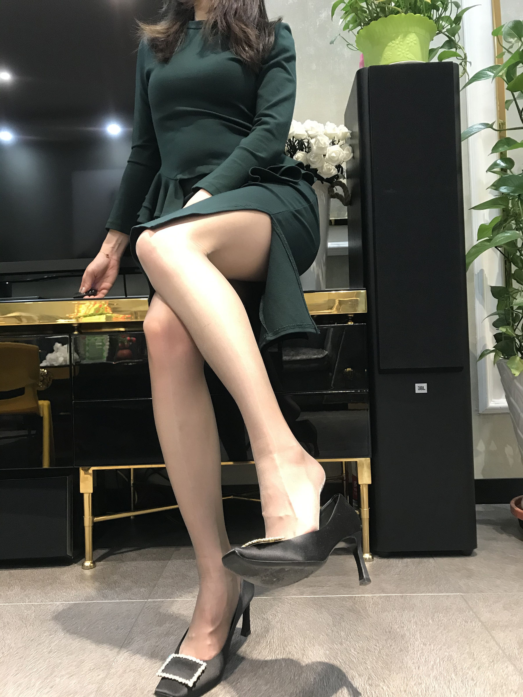 [福利COS] 丝足博主麋鹿_Monroe 2020.04.30 贵妇丝足