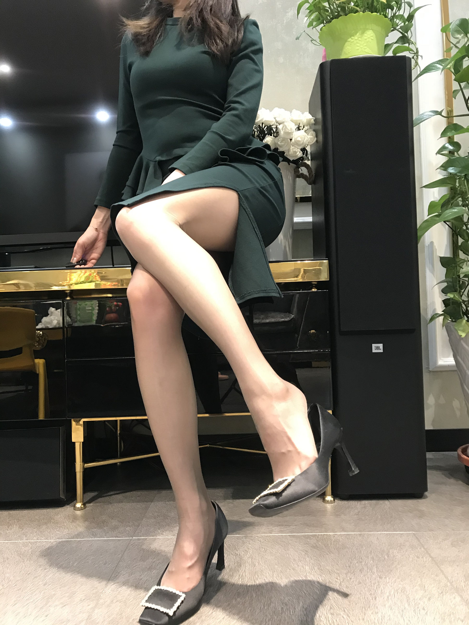 [福利COS] 丝足博主麋鹿_Monroe 2020.04.30 贵妇丝足
