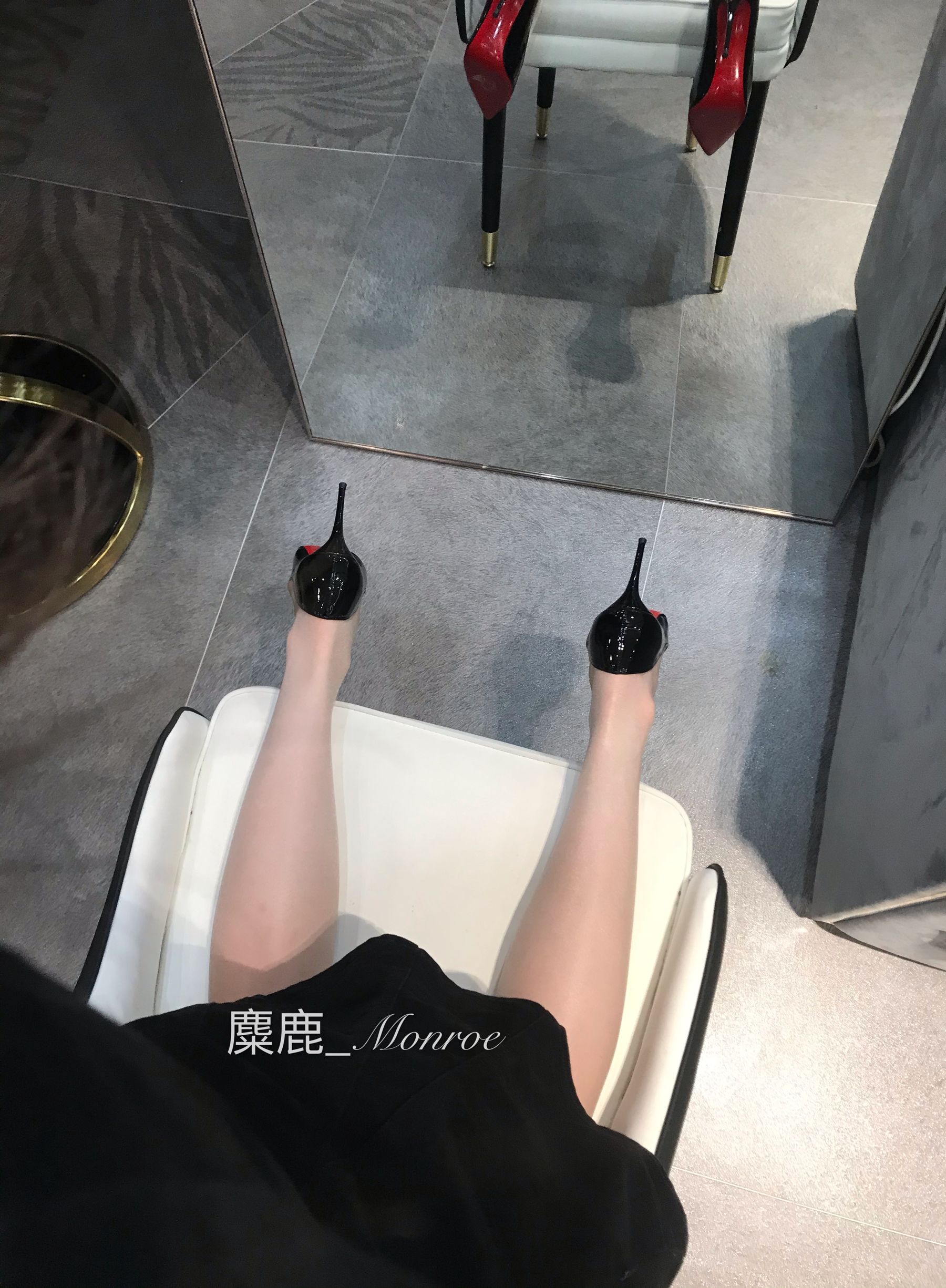 [福利COS] 丝足博主麋鹿_Monroe 2020.06.10 看看美腿
