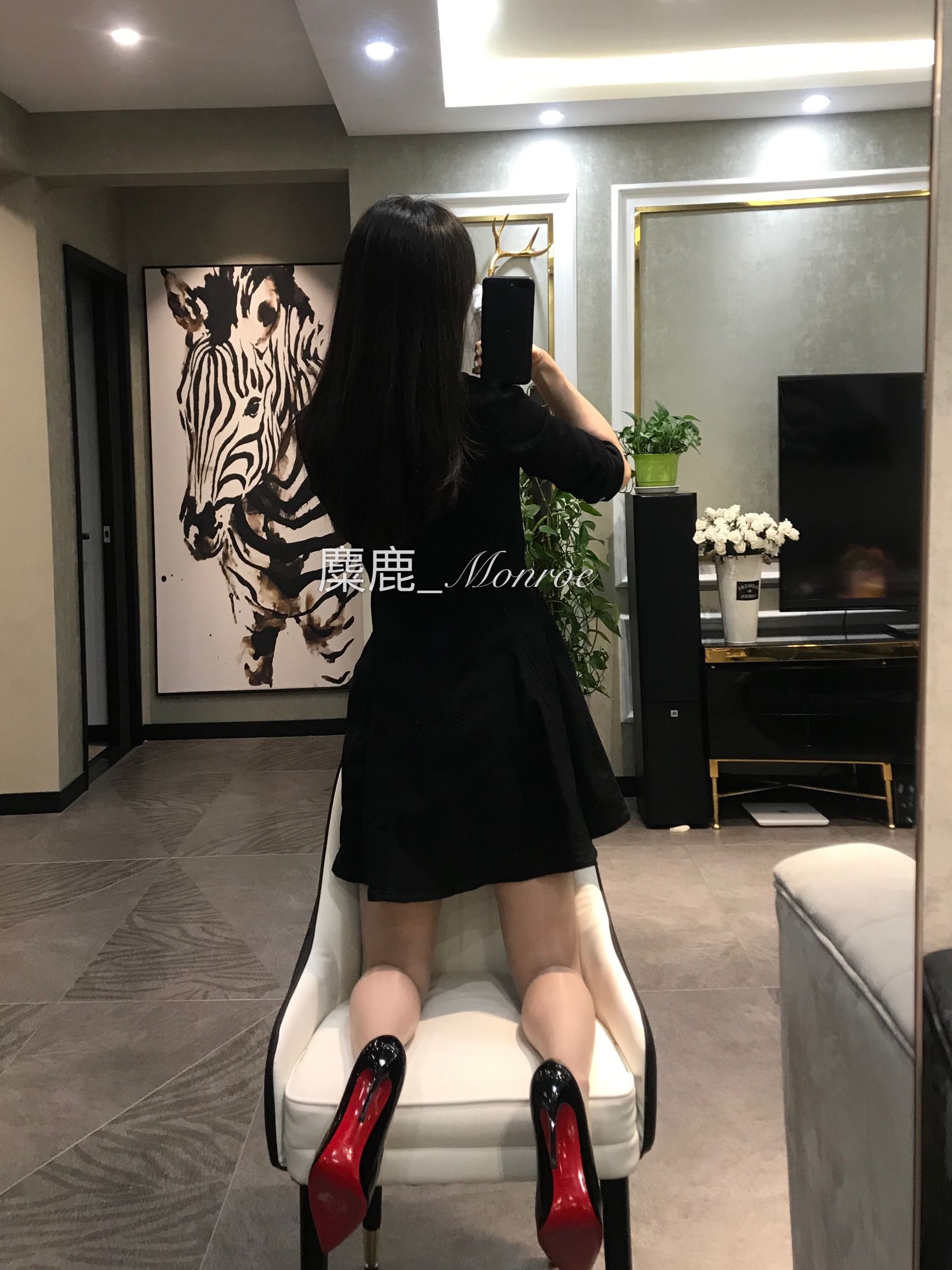 [福利COS] 丝足博主麋鹿_Monroe 2020.06.10 看看美腿