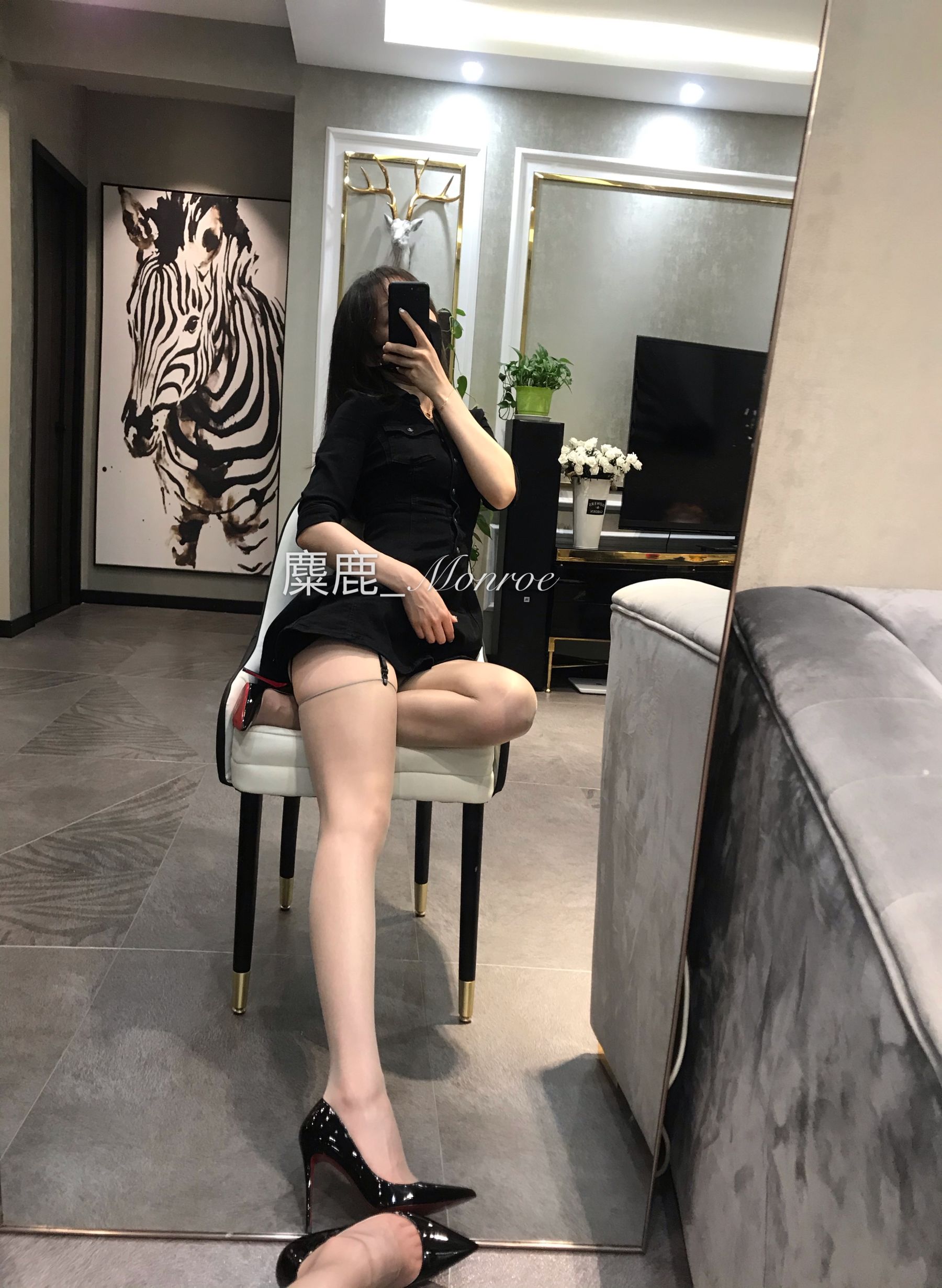 [福利COS] 丝足博主麋鹿_Monroe 2020.06.10 看看美腿