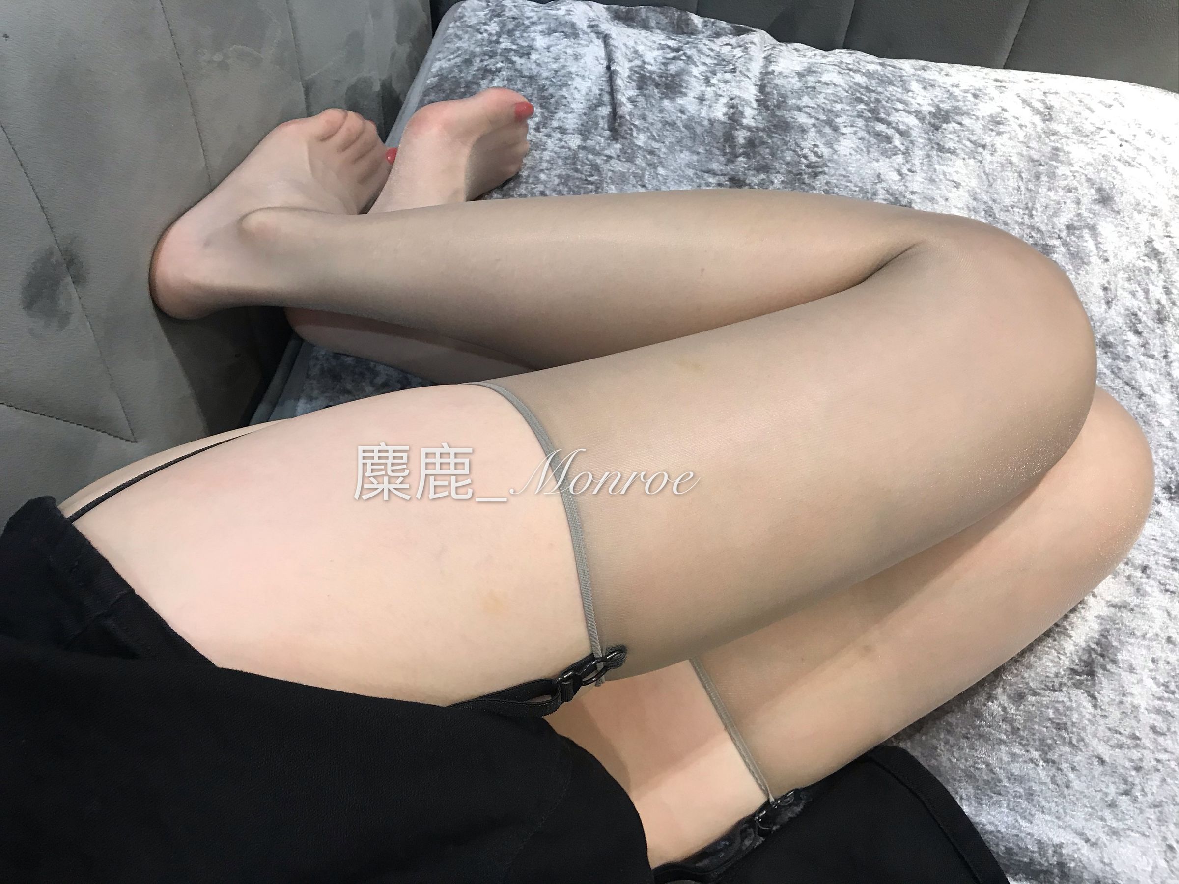 [福利COS] 丝足博主麋鹿_Monroe 2020.06.10 看看美腿