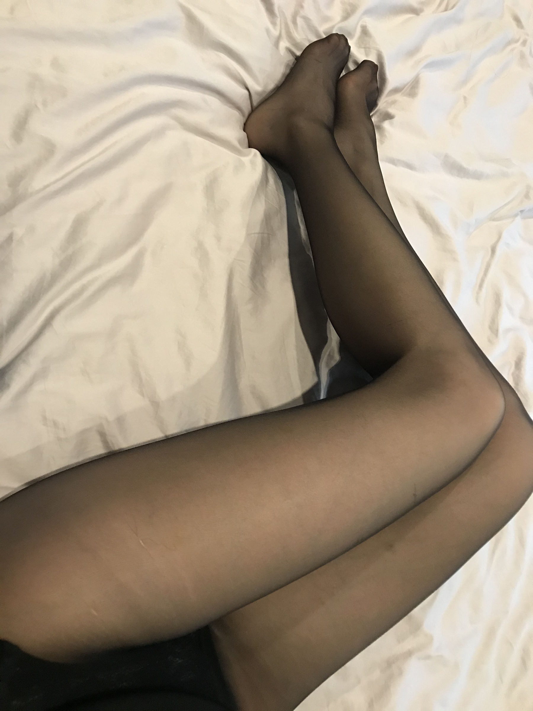 [福利COS] 丝足博主麋鹿_Monroe 2020.06.10 看看美腿