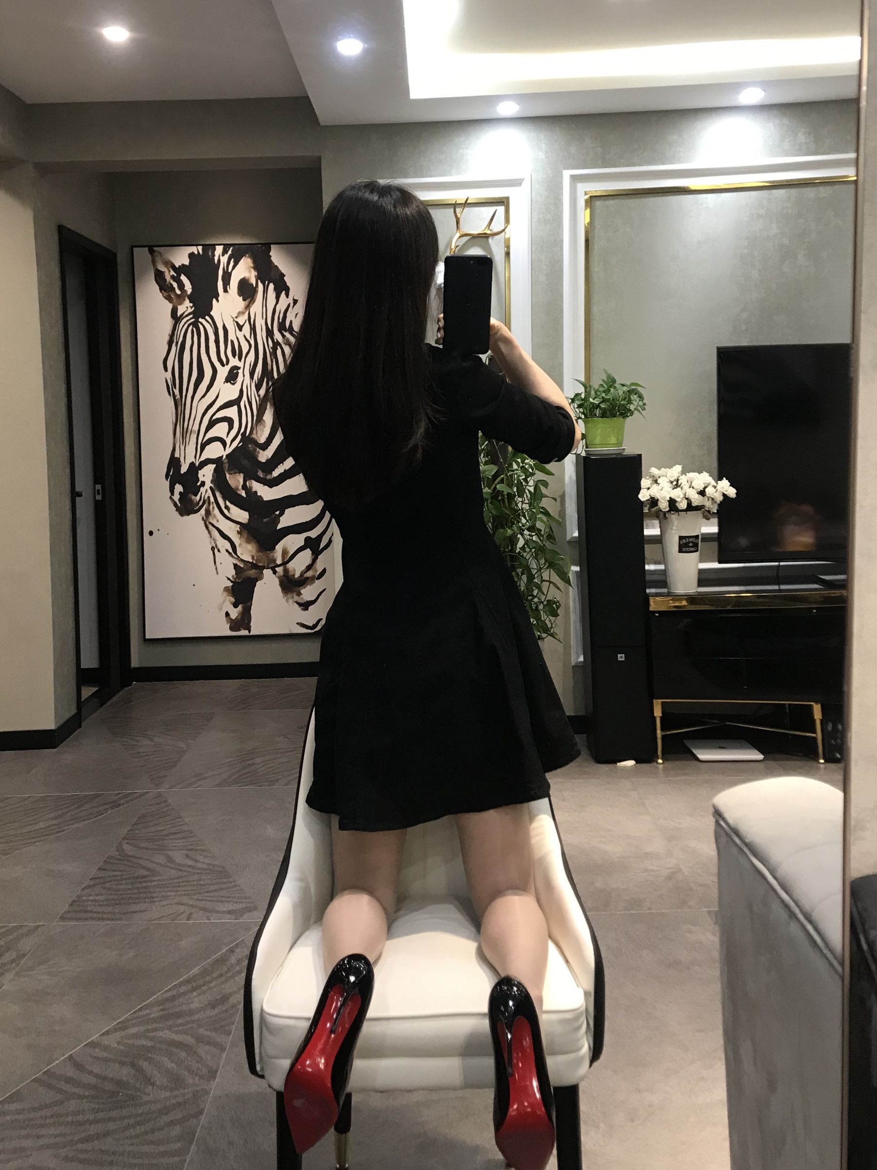 [福利COS] 丝足博主麋鹿_Monroe 2020.06.10 看看美腿