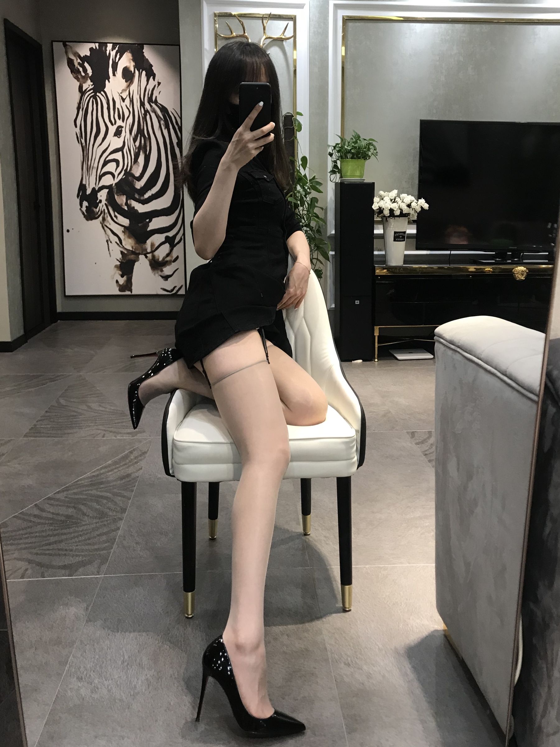 [福利COS] 丝足博主麋鹿_Monroe 2020.06.10 看看美腿