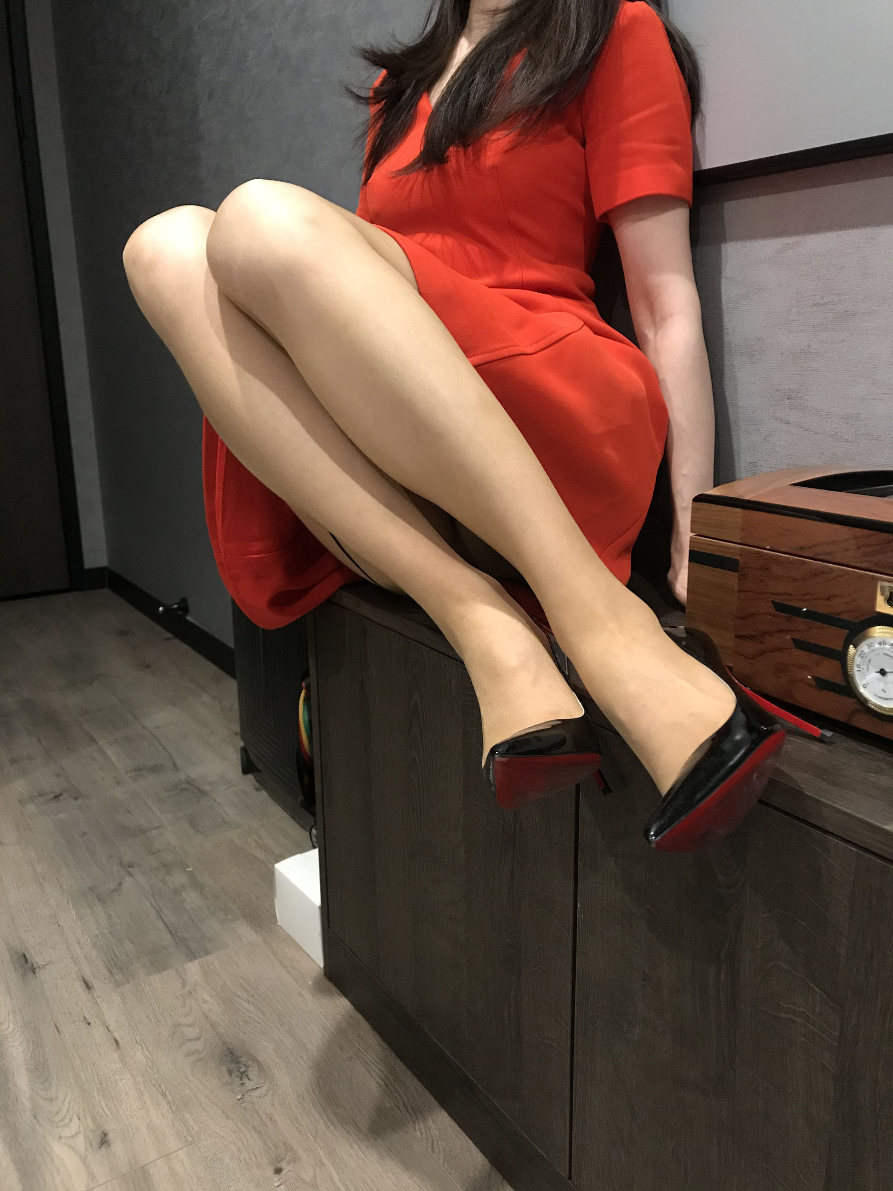 [福利COS] 丝足博主麋鹿_Monroe 2020.07.02 情趣线条丝袜