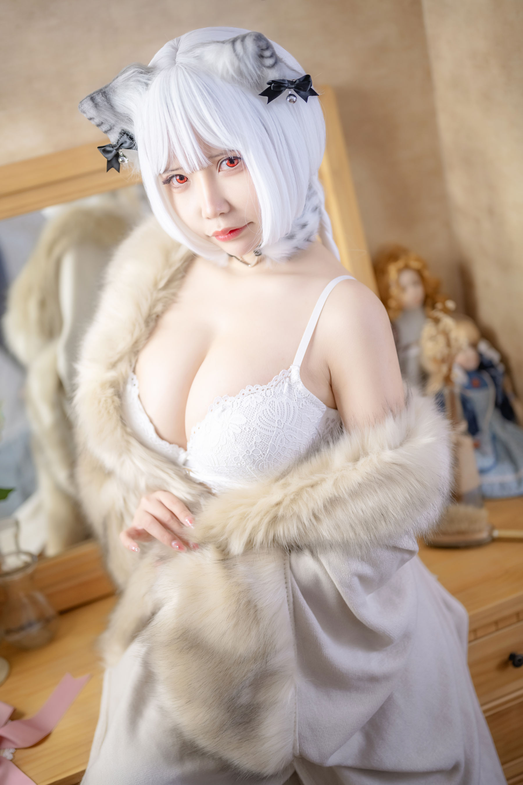 [福利COS] 二次元妹子抱走莫子aa - 小脑斧