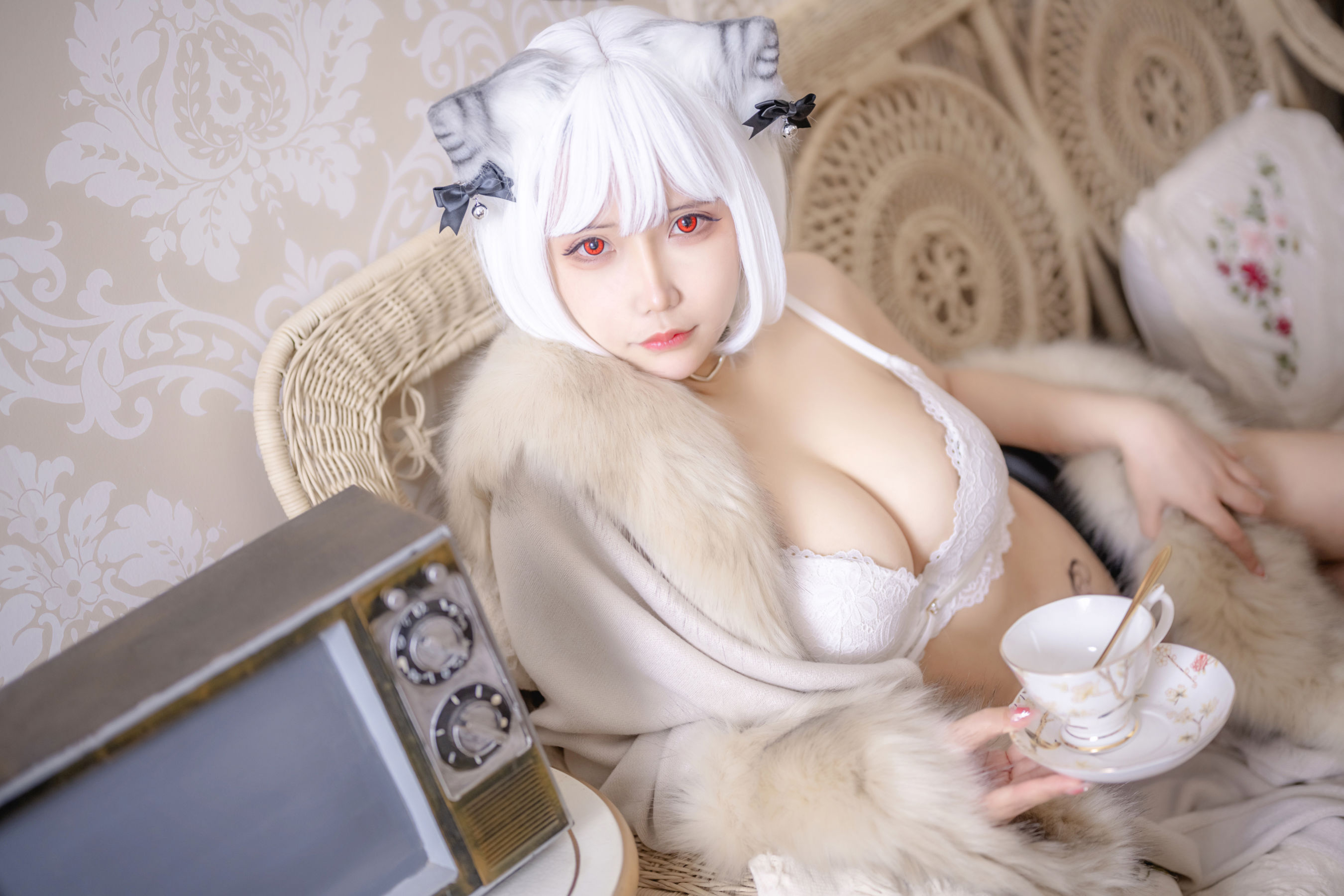 [福利COS] 二次元妹子抱走莫子aa - 小脑斧