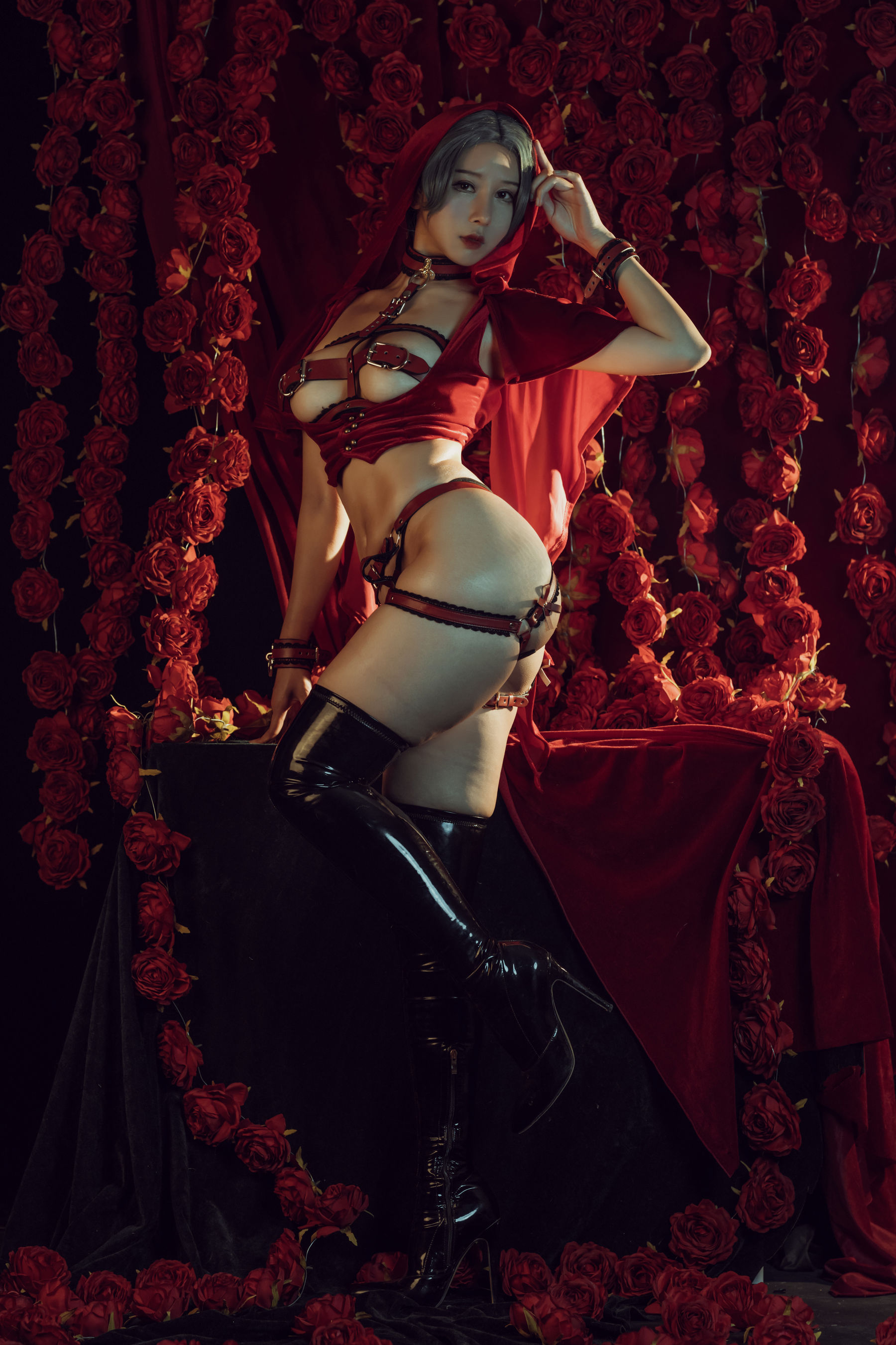 [福利COS] 云溪溪 - 奶桃 玫瑰