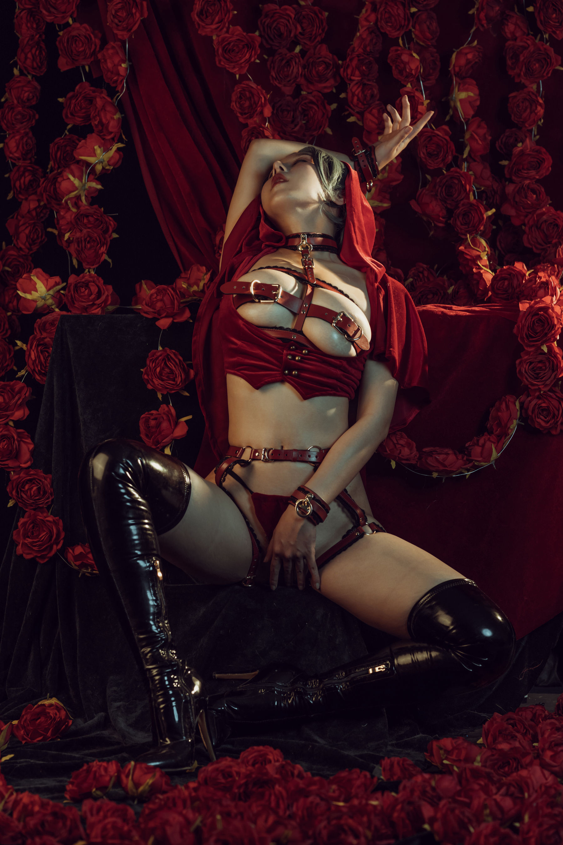 [福利COS] 云溪溪 - 奶桃 玫瑰