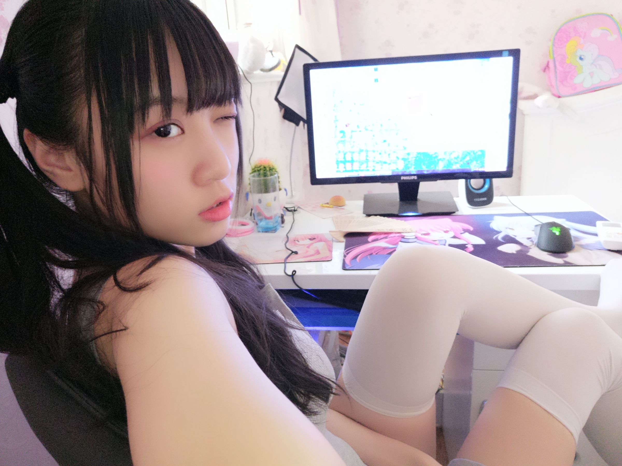 [福利COS] 双马尾少女赛高酱作品 - 露脸灰色裙子