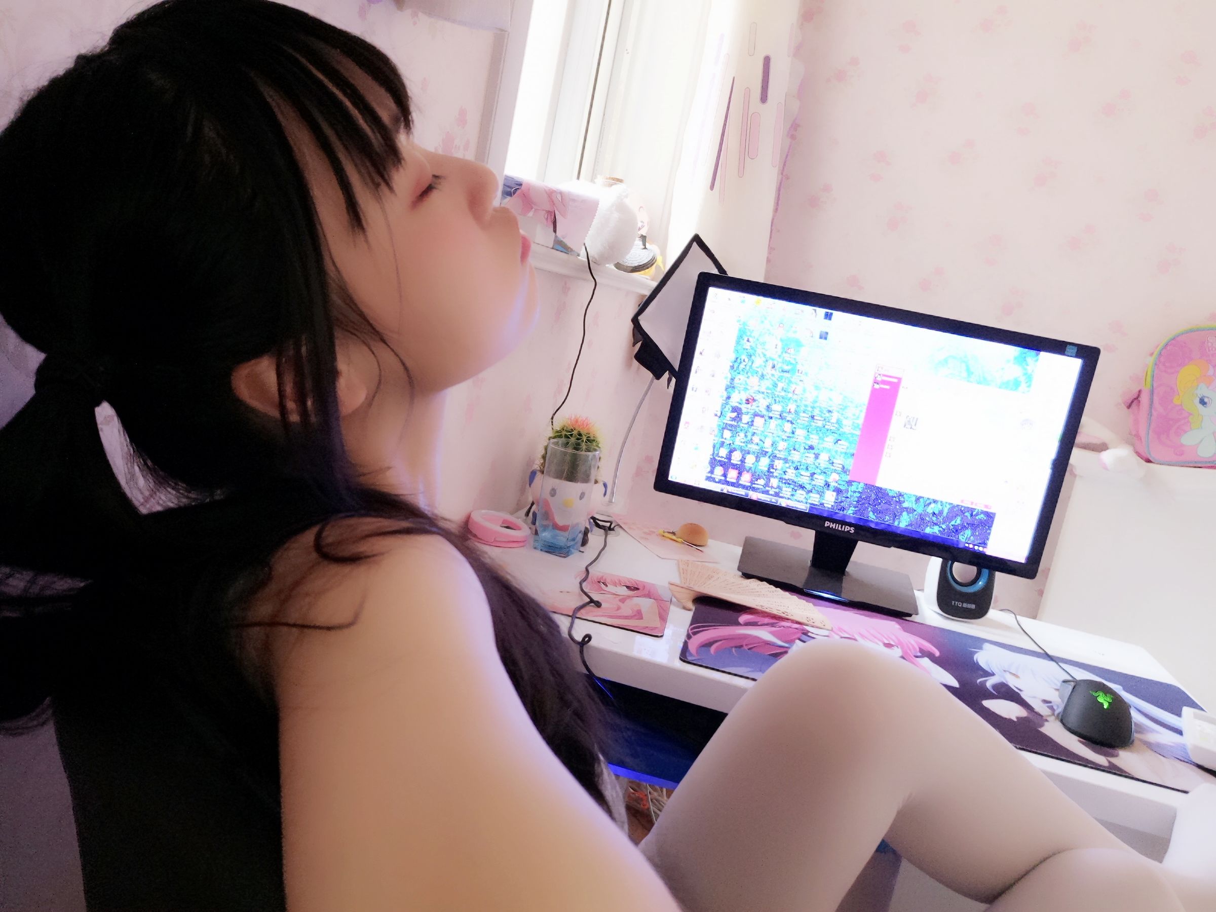 [福利COS] 双马尾少女赛高酱作品 - 露脸灰色裙子