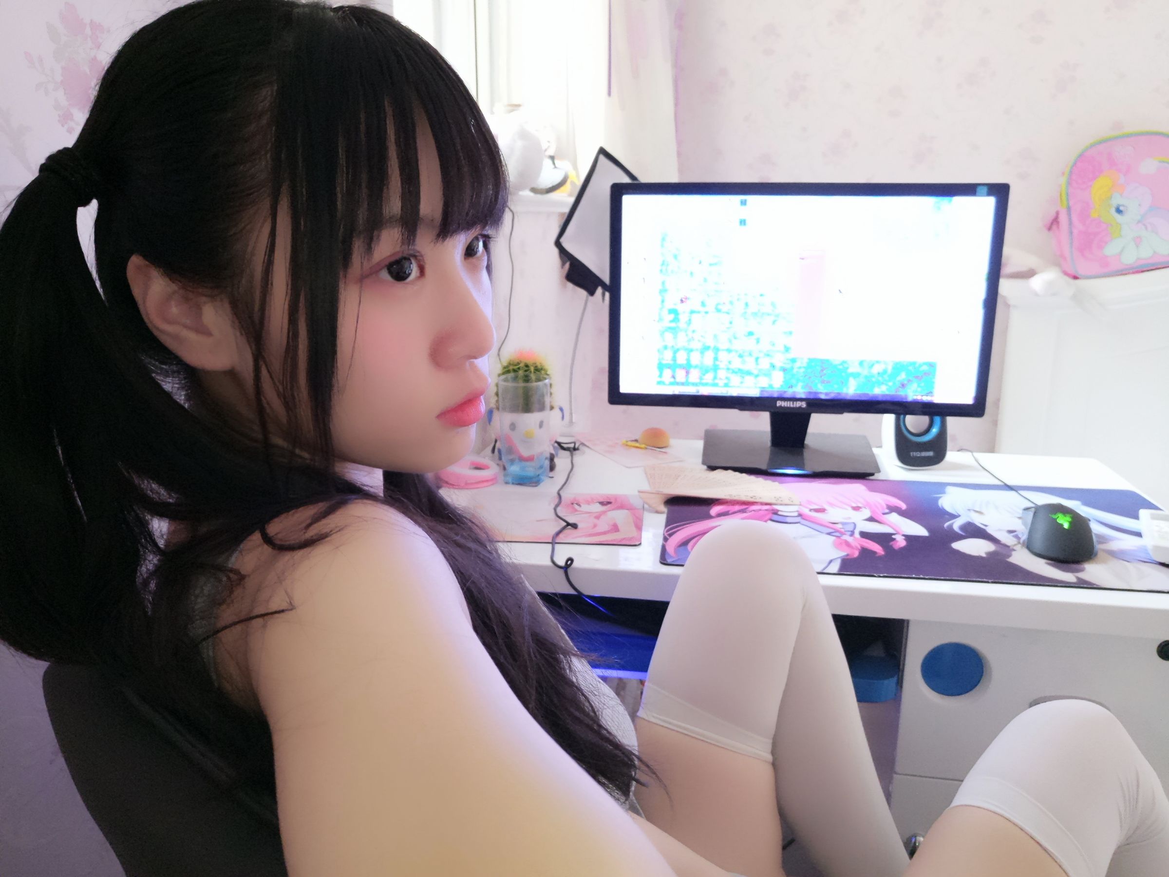 [福利COS] 双马尾少女赛高酱作品 - 露脸灰色裙子