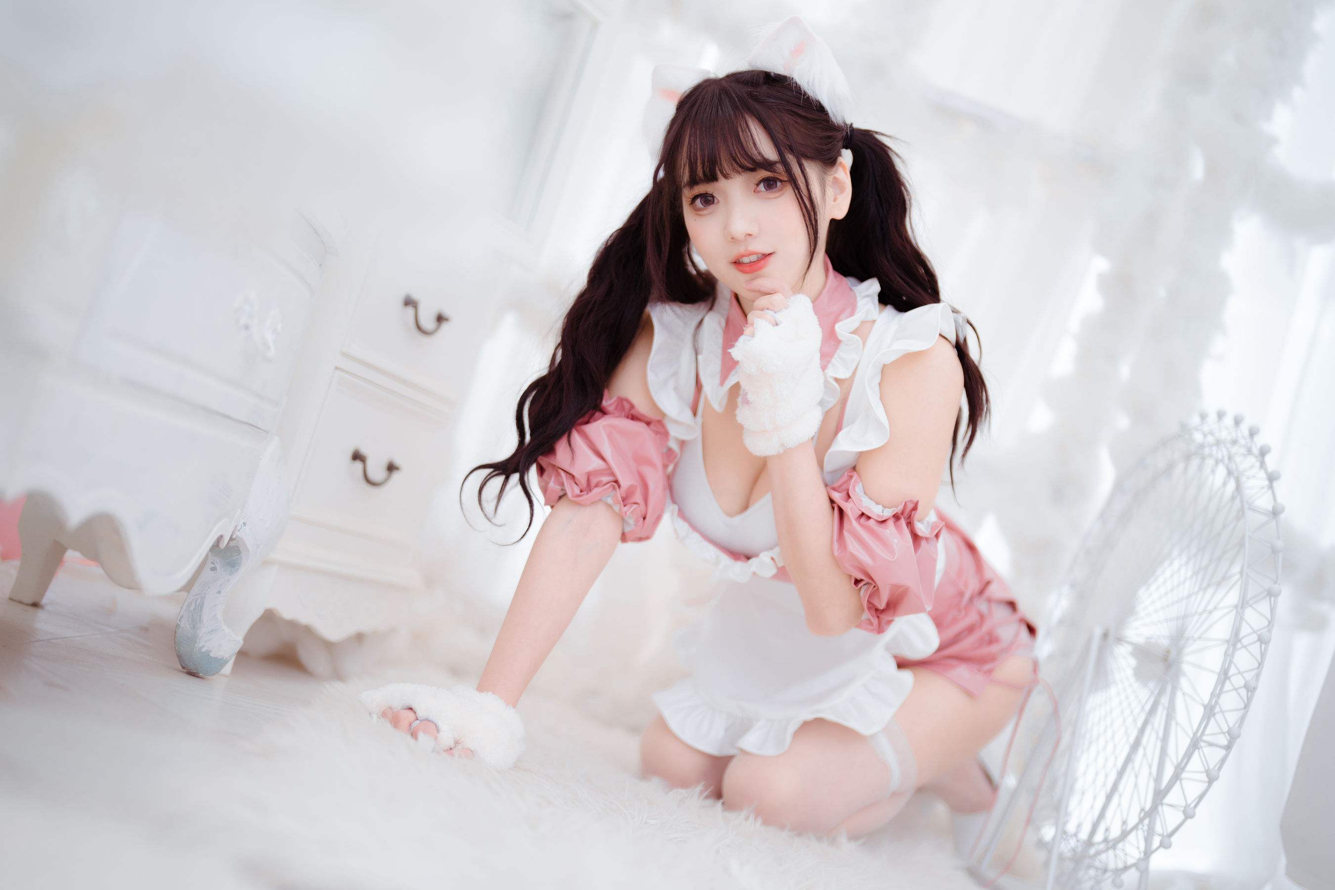 [福利COS] 可爱妹子陆卿卿kyokyo - 粉白女仆