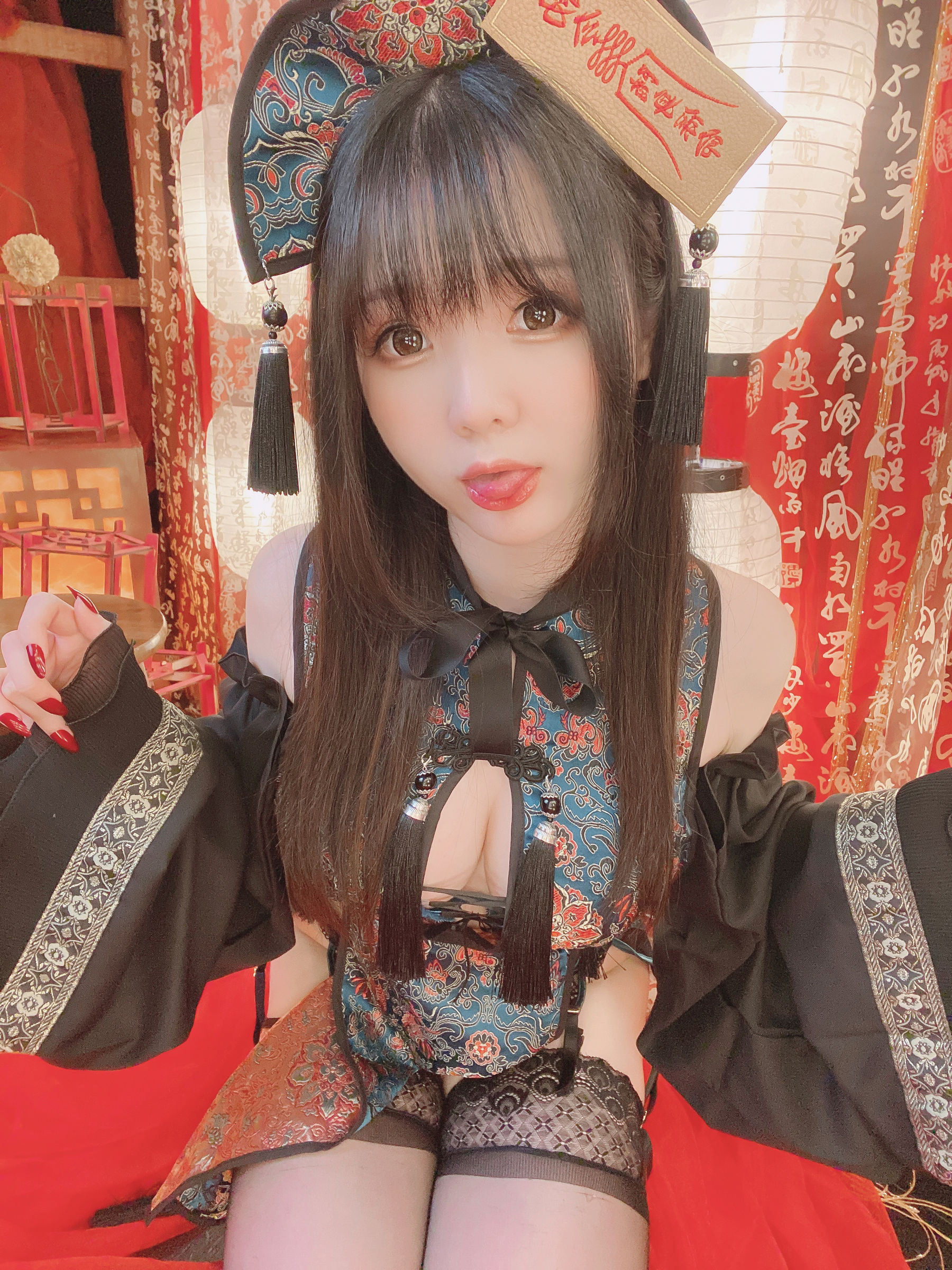 [福利COS] 微博妹纸霜月shimo - キョンシーちゃん自撮り