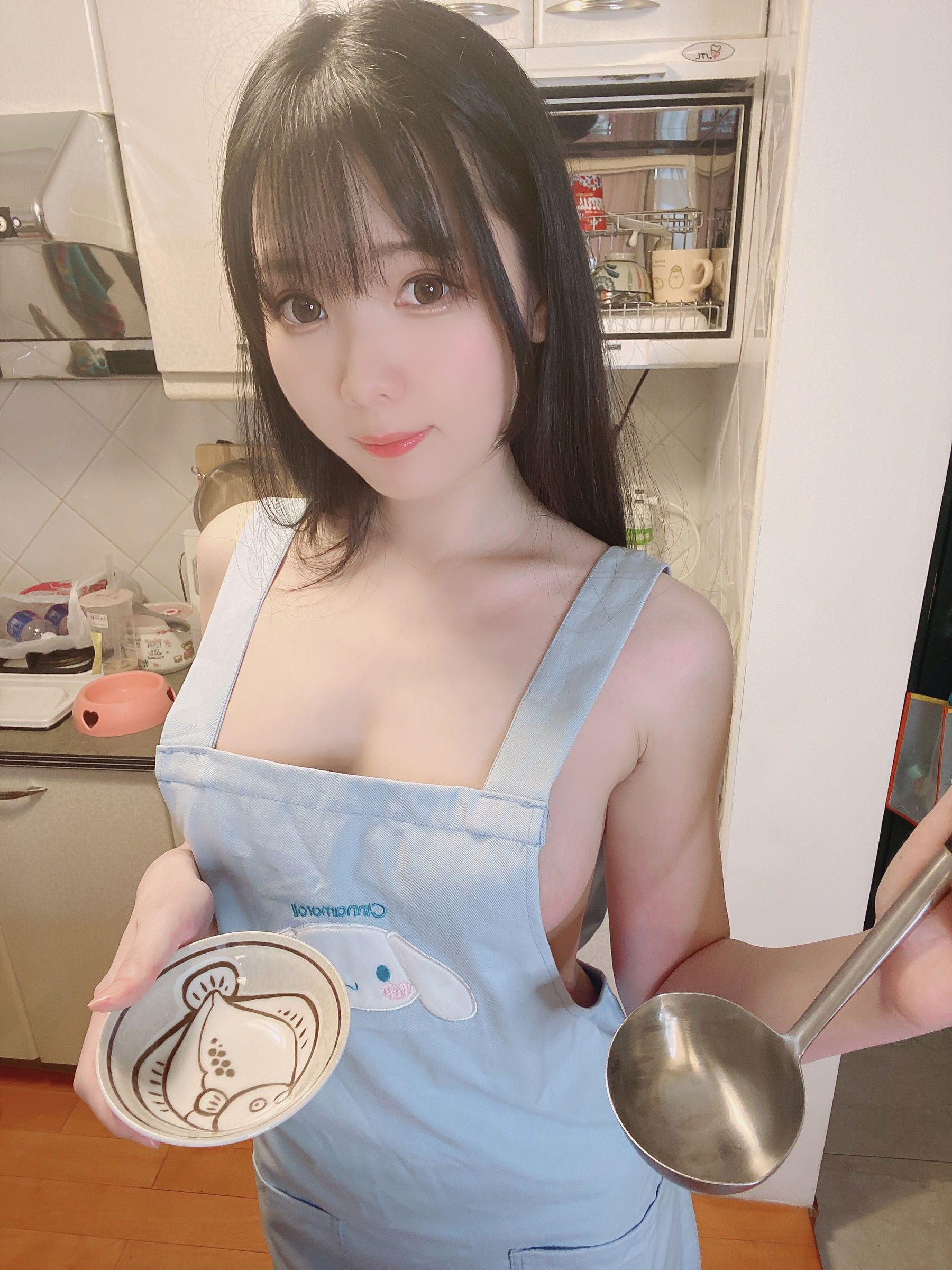 [福利COS] 微博妹纸霜月shimo - 裸エプロン__━(___)━!