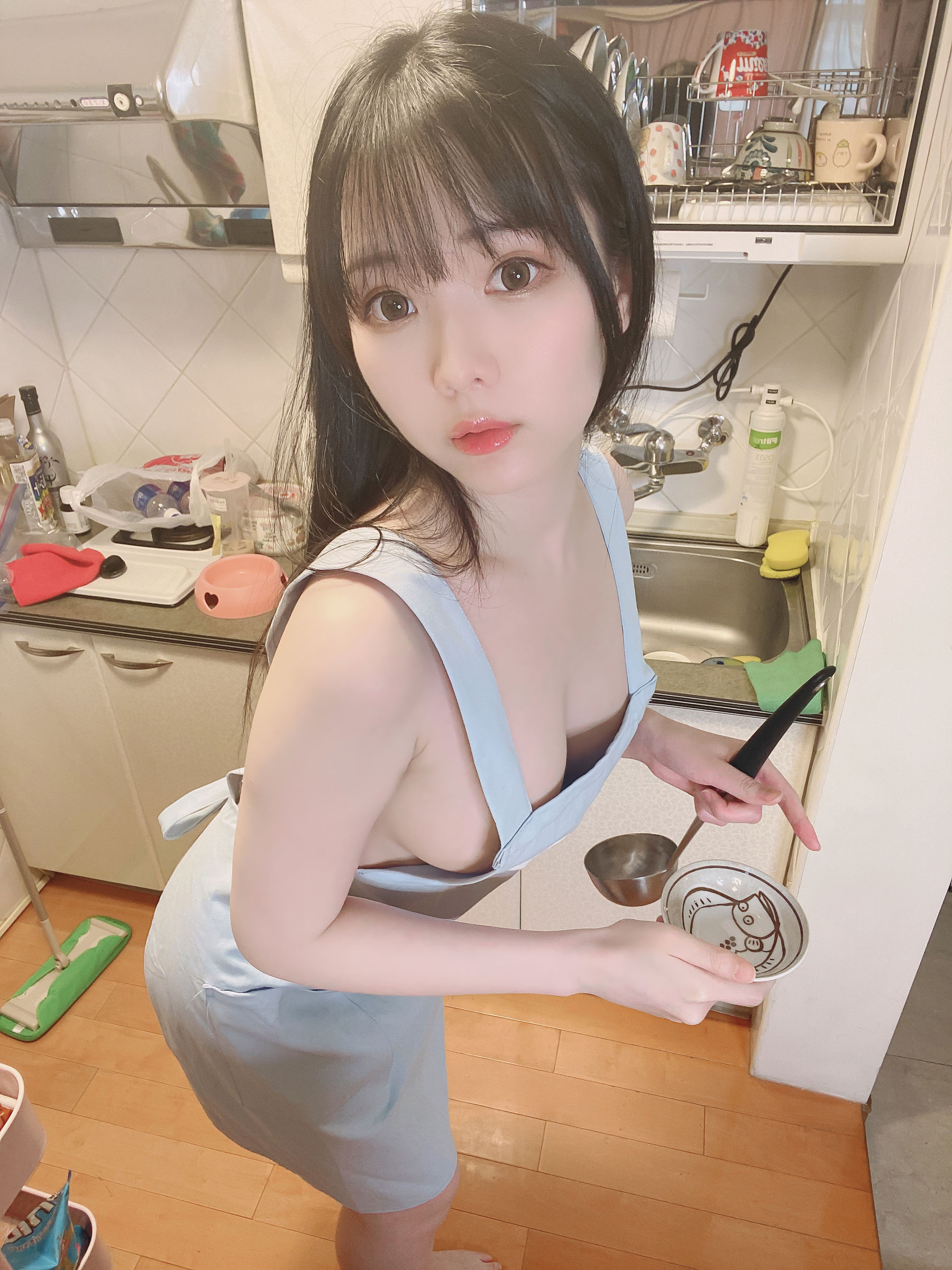 [福利COS] 微博妹纸霜月shimo - 裸エプロン__━(___)━!