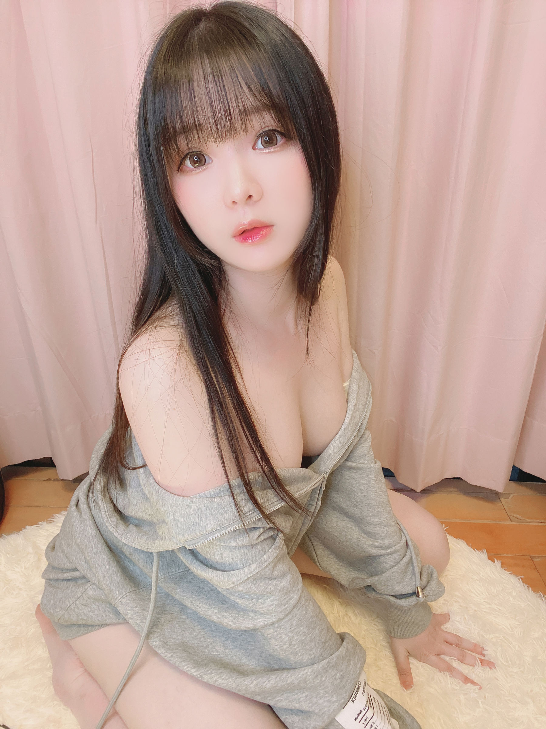 [福利COS] 微博妹纸霜月shimo - 裸パーカー
