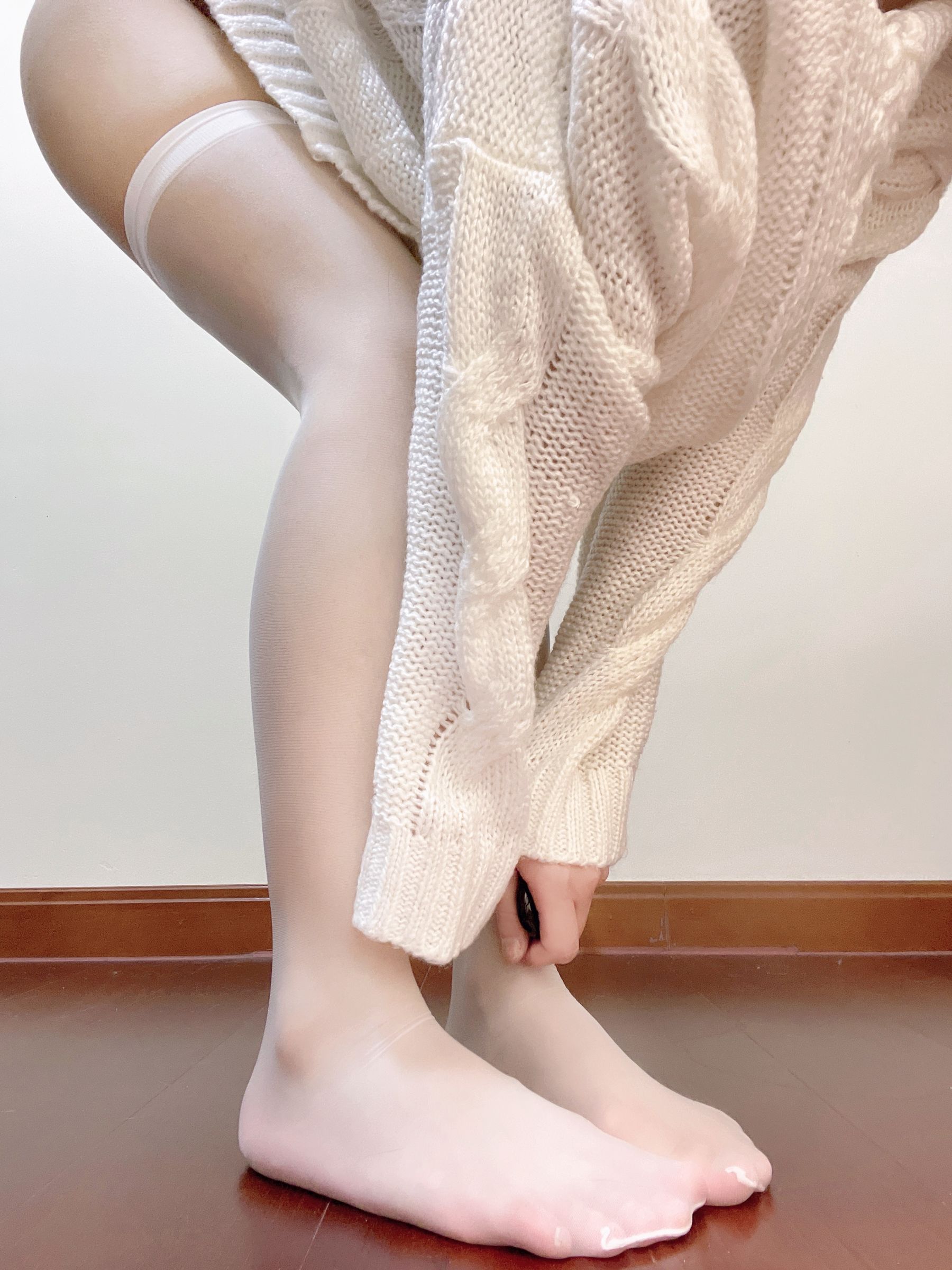 [福利COS] 白嫩美少女鬼畜瑶 - 黑白丝