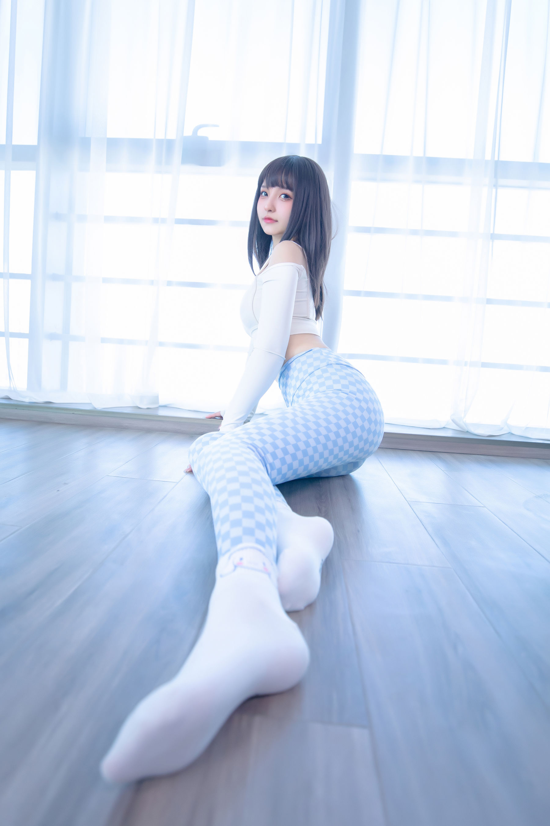 [福利COS] 萝莉神楽板真冬 - 蓝白格