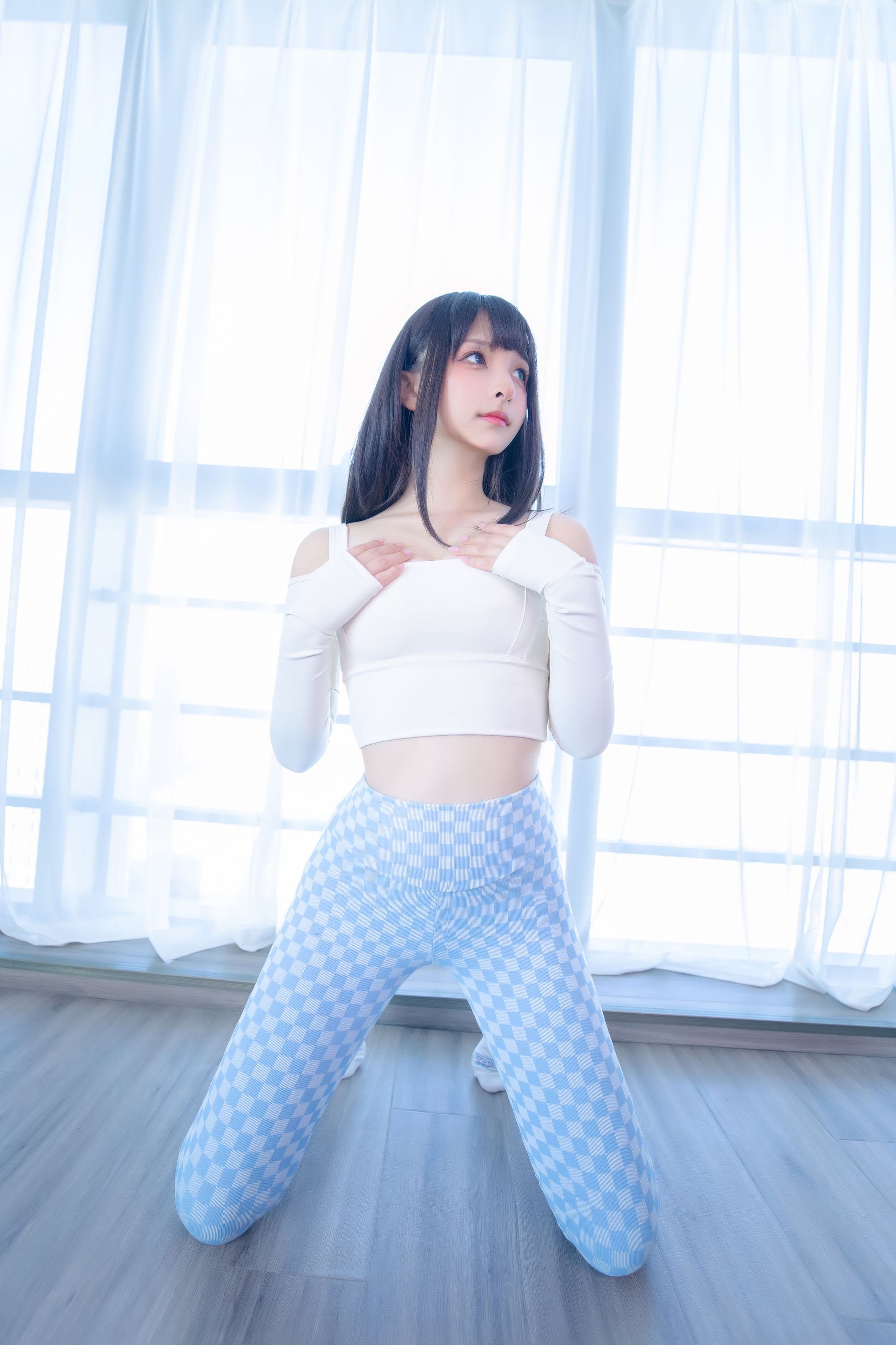 [福利COS] 萝莉神楽板真冬 - 蓝白格