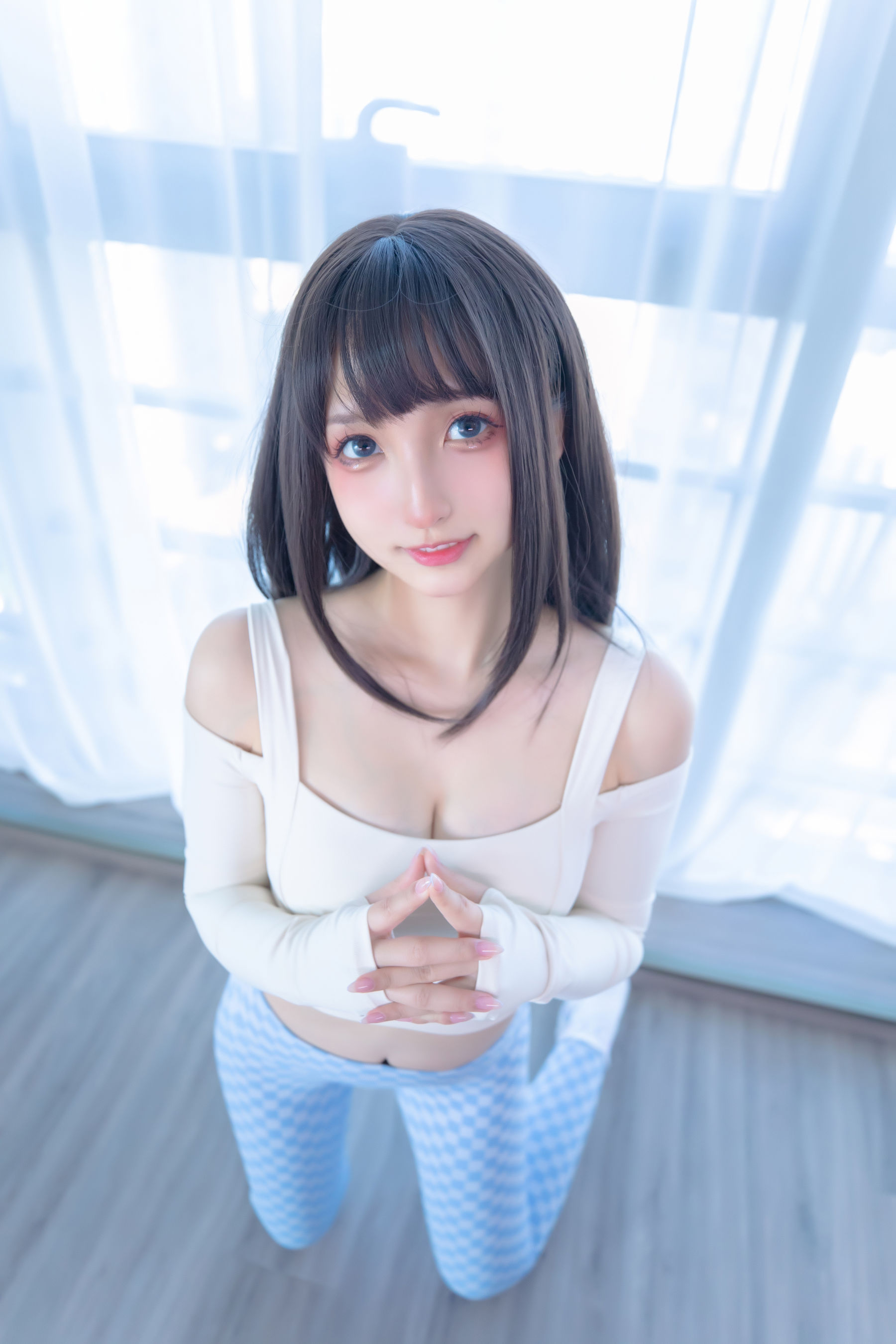 [福利COS] 萝莉神楽板真冬 - 蓝白格