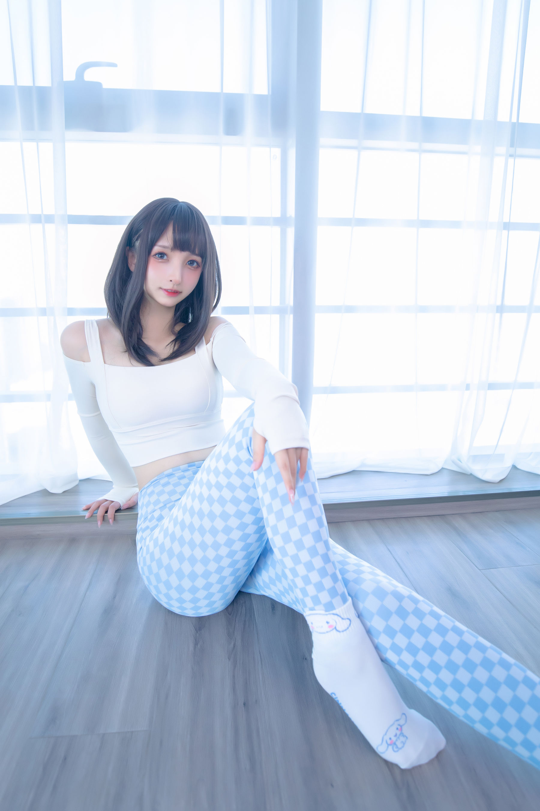 [福利COS] 萝莉神楽板真冬 - 蓝白格