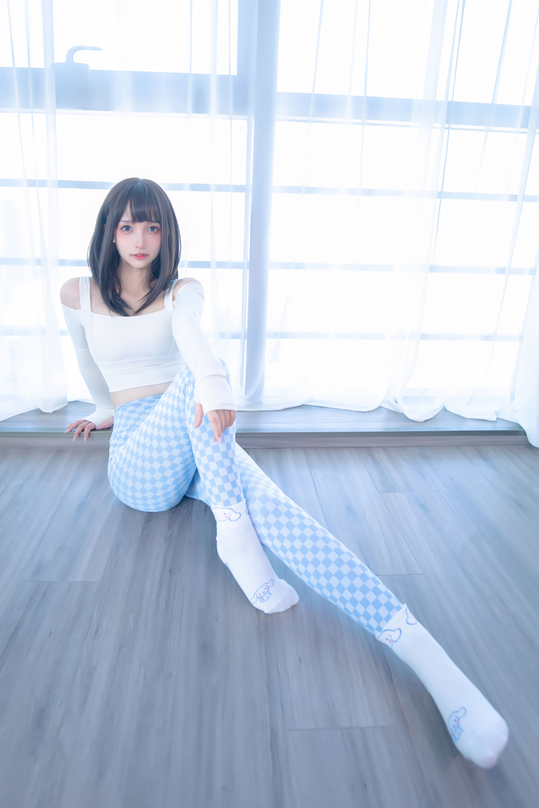 [福利COS] 萝莉神楽板真冬 - 蓝白格
