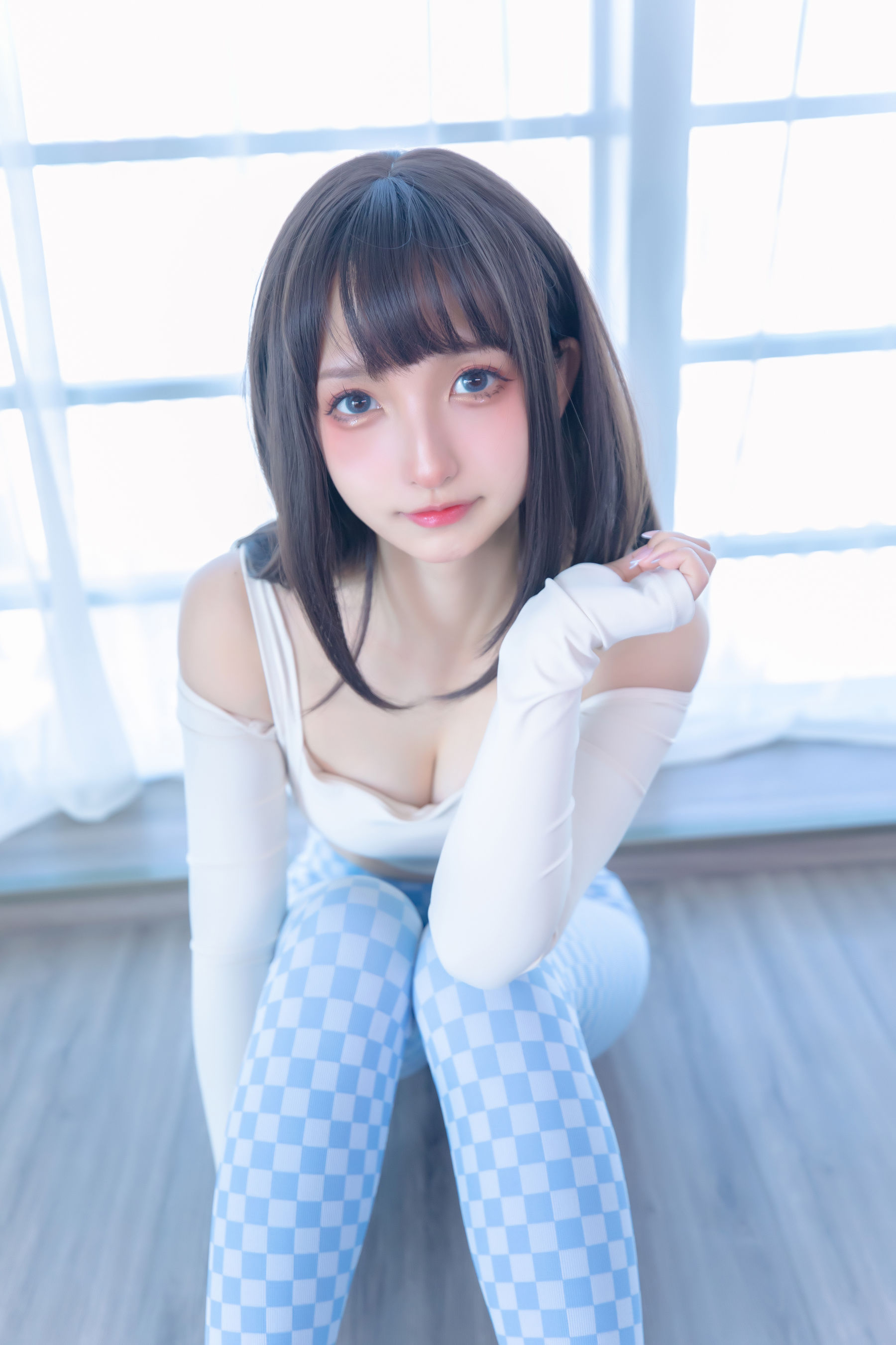 [福利COS] 萝莉神楽板真冬 - 蓝白格