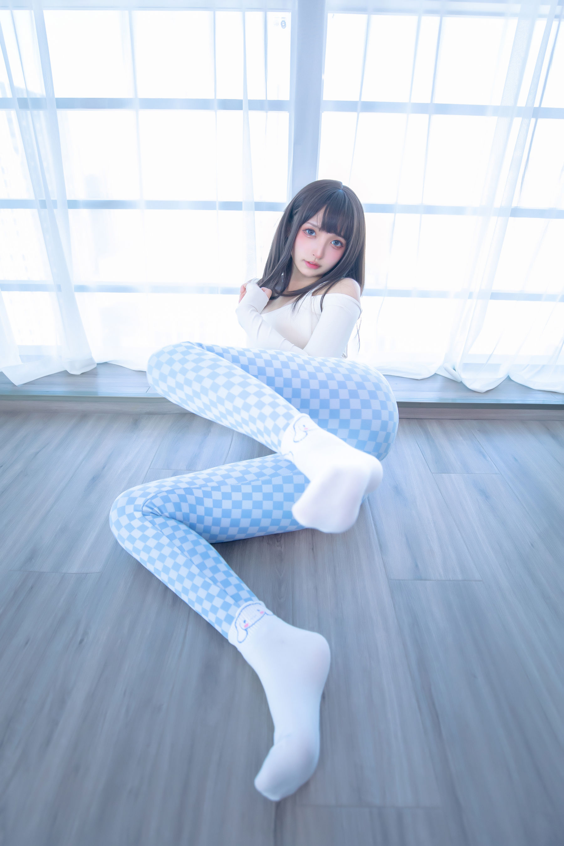 [福利COS] 萝莉神楽板真冬 - 蓝白格