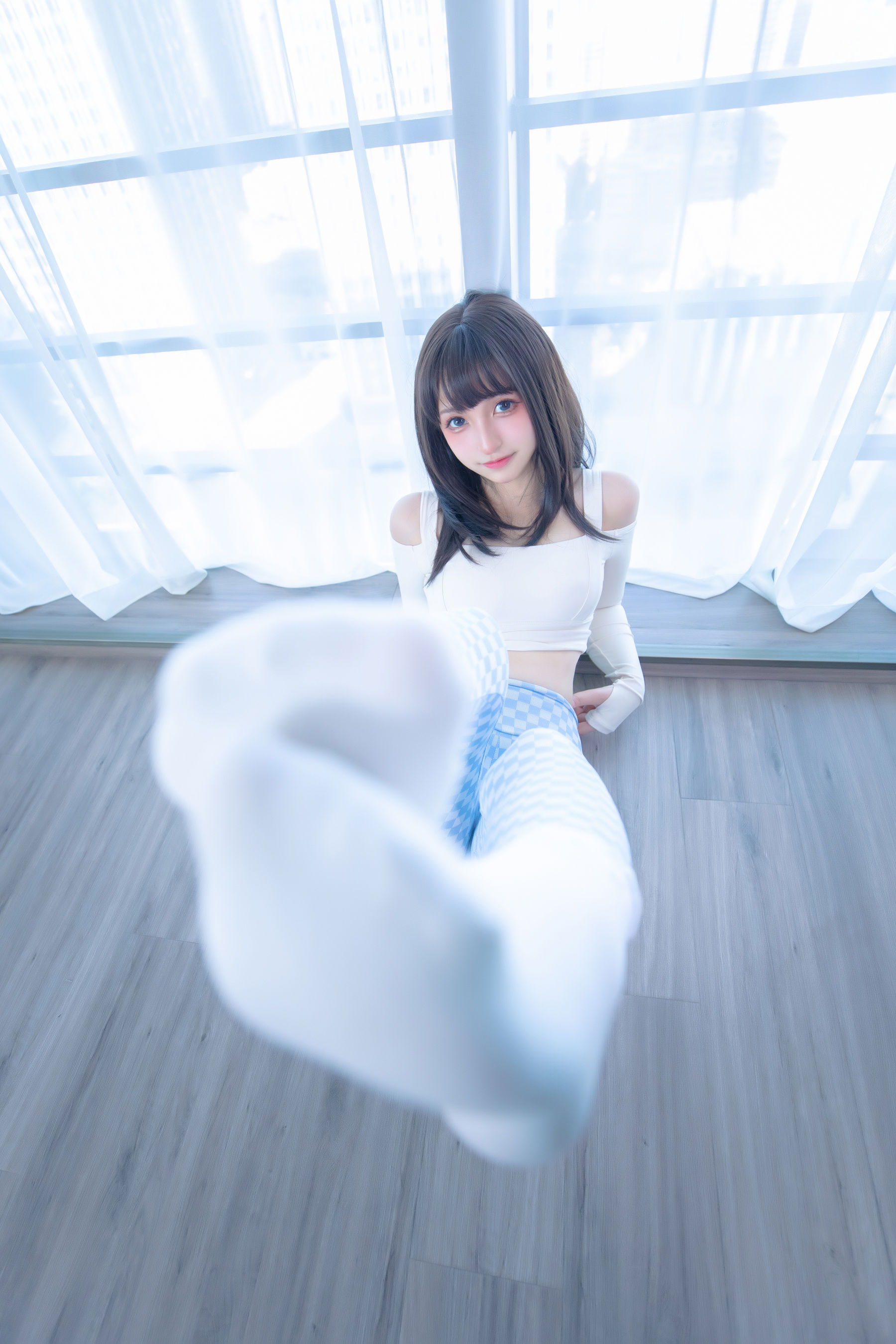 [福利COS] 萝莉神楽板真冬 - 蓝白格