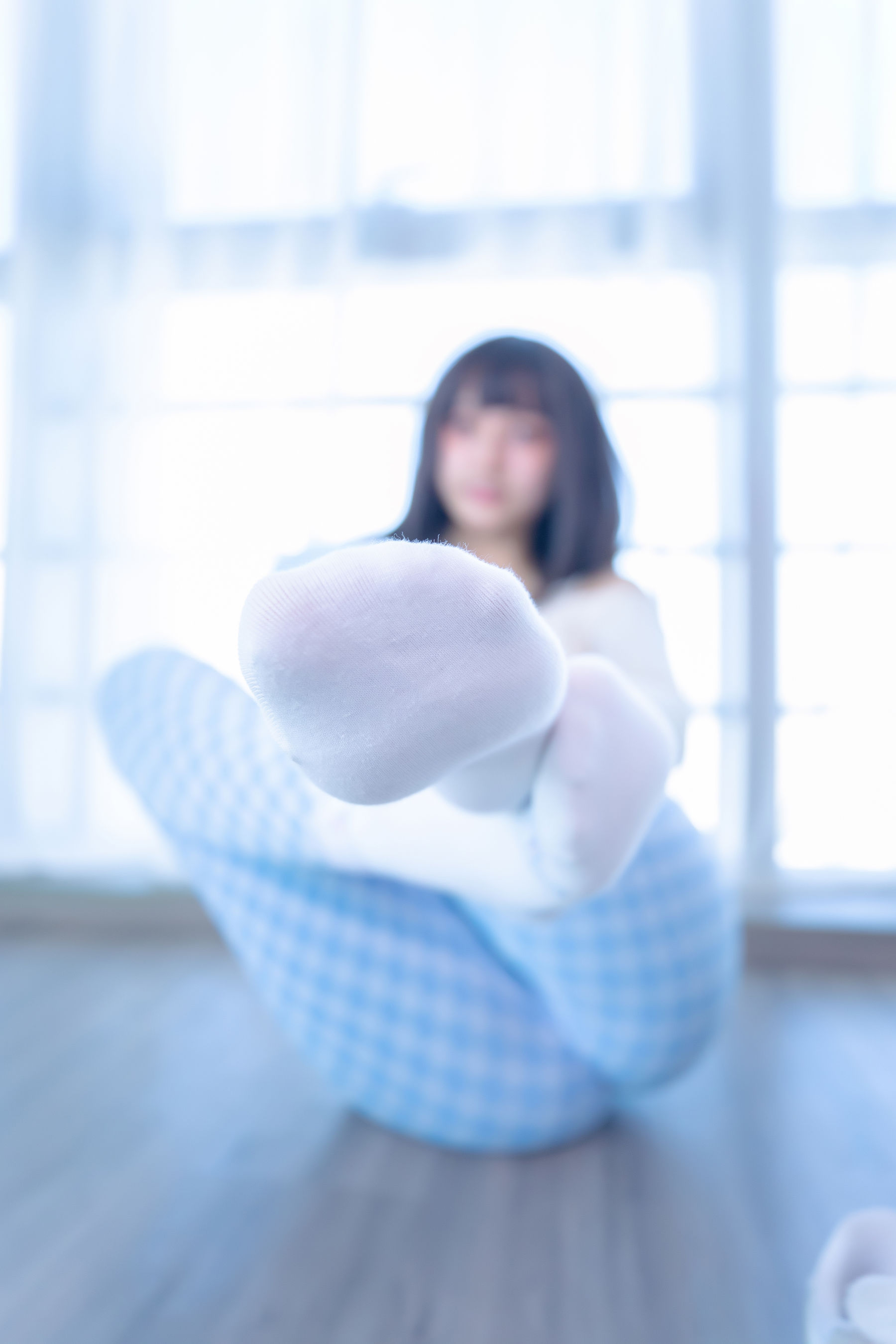 [福利COS] 萝莉神楽板真冬 - 蓝白格