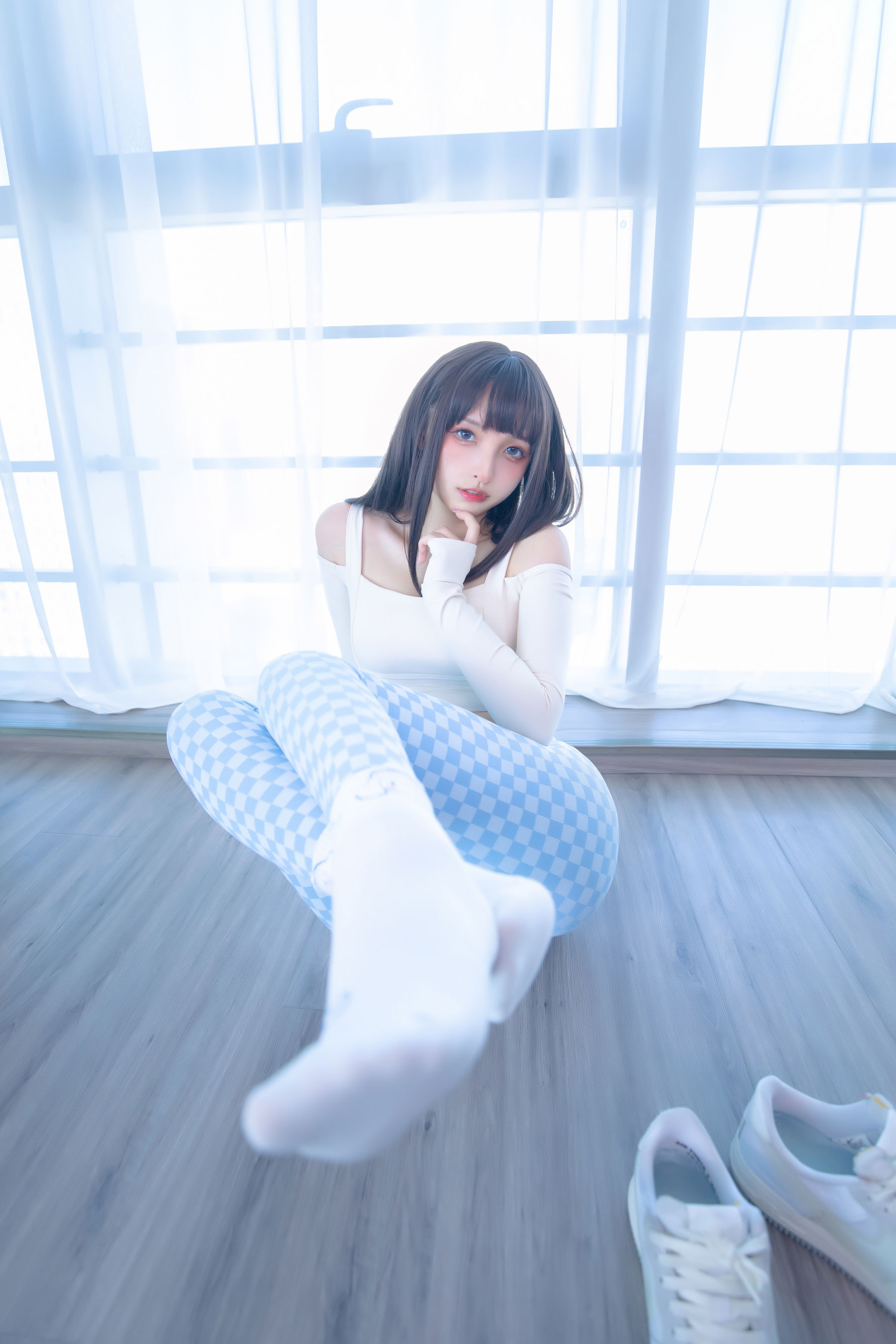 [福利COS] 萝莉神楽板真冬 - 蓝白格
