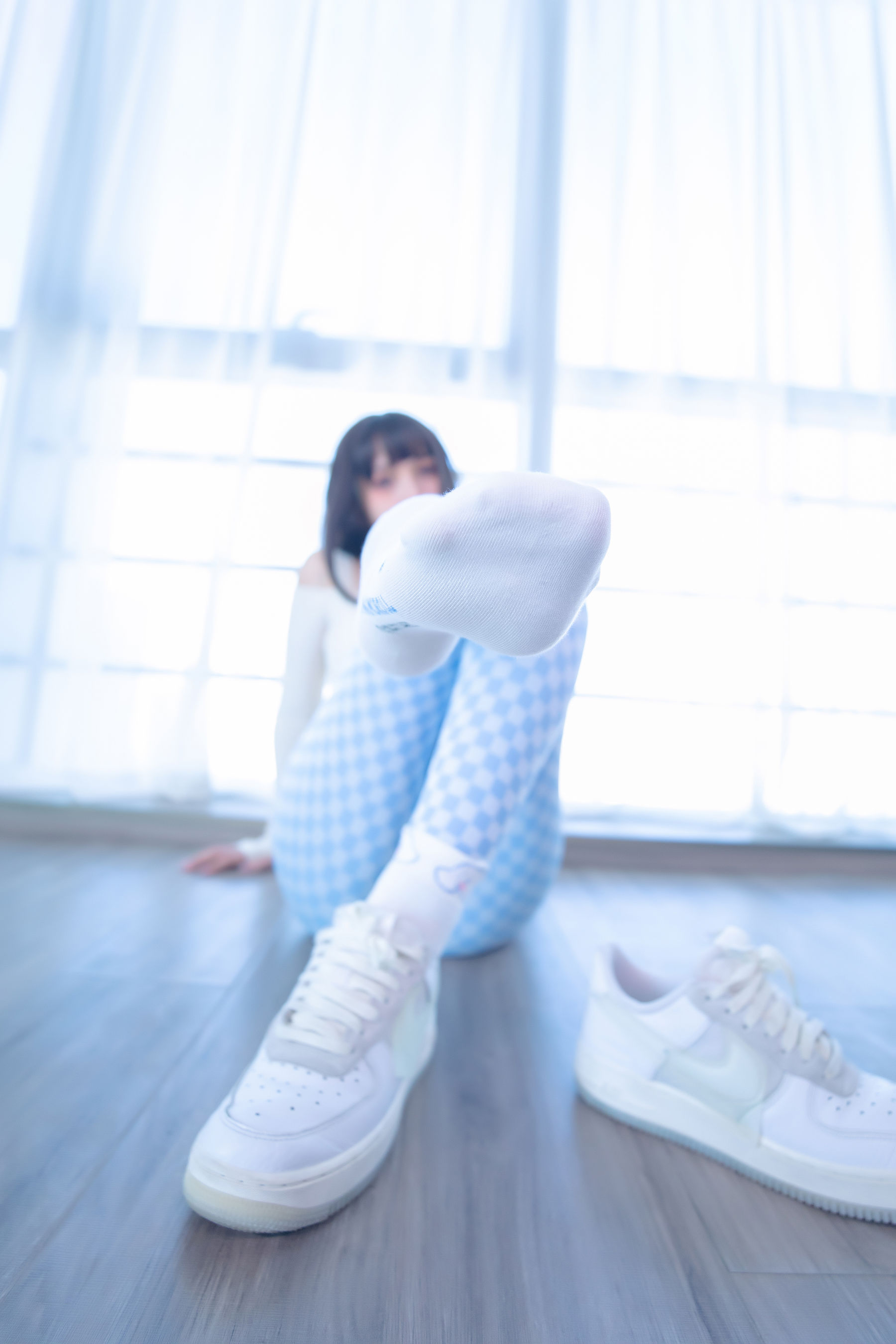 [福利COS] 萝莉神楽板真冬 - 蓝白格