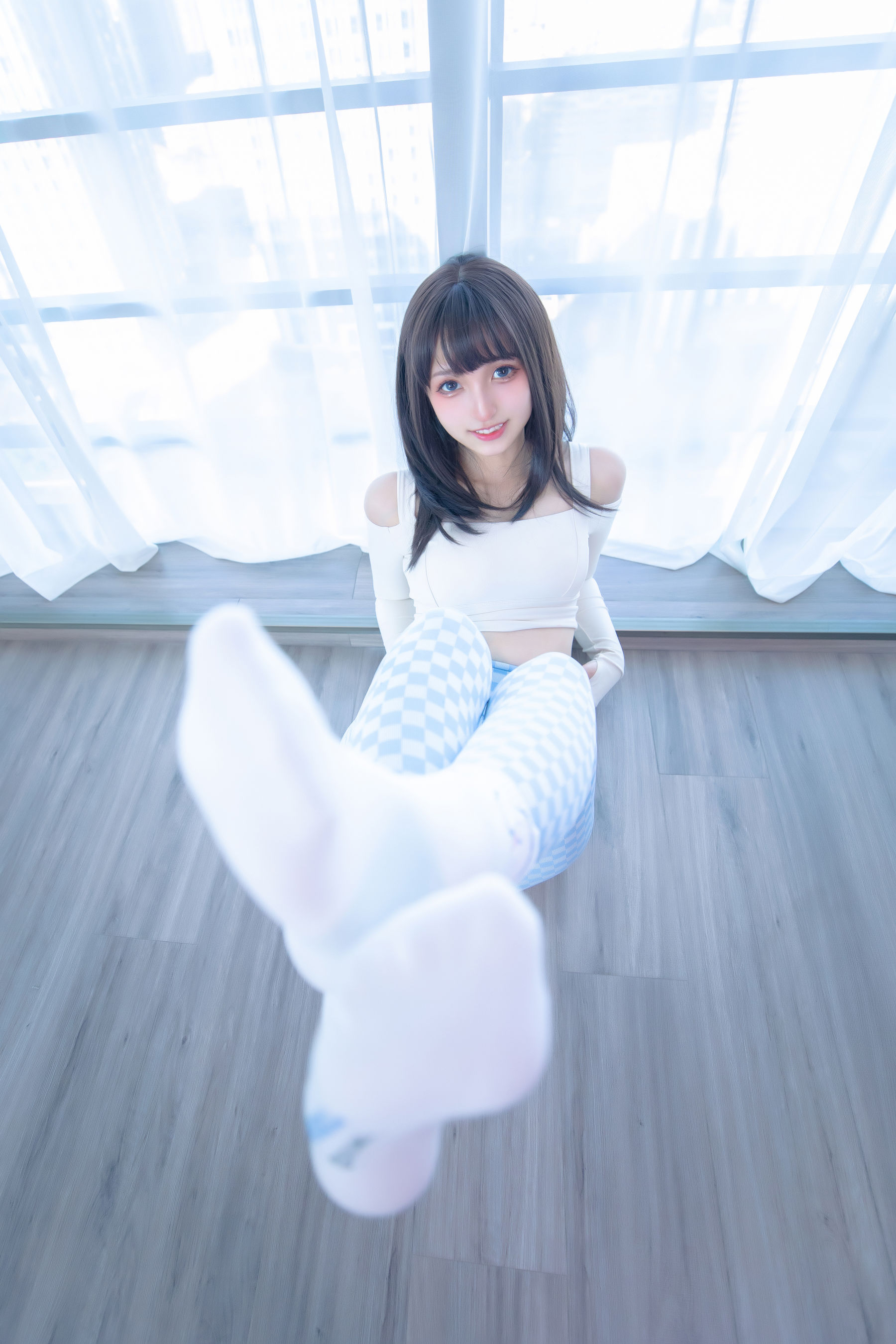 [福利COS] 萝莉神楽板真冬 - 蓝白格