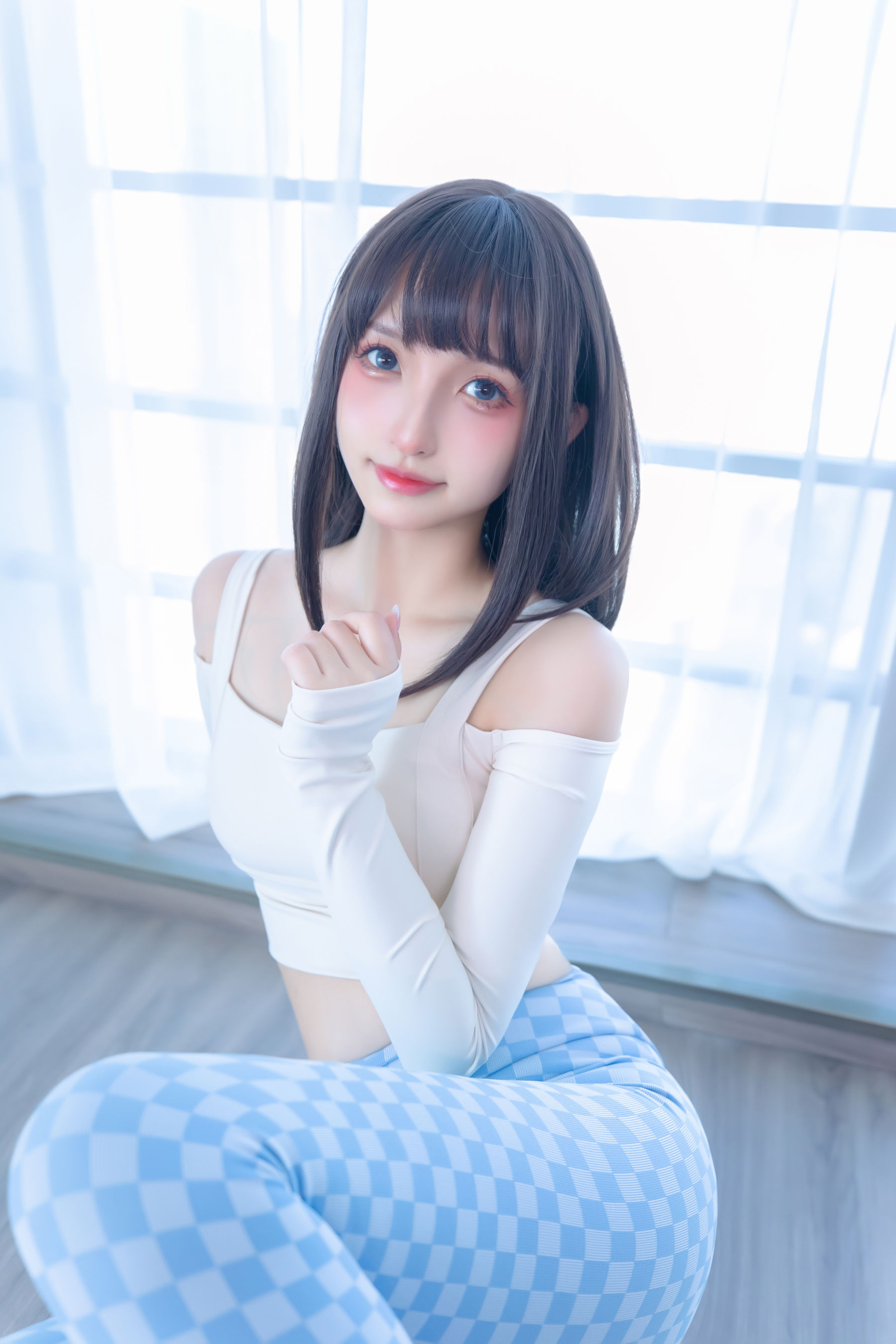 [福利COS] 萝莉神楽板真冬 - 蓝白格