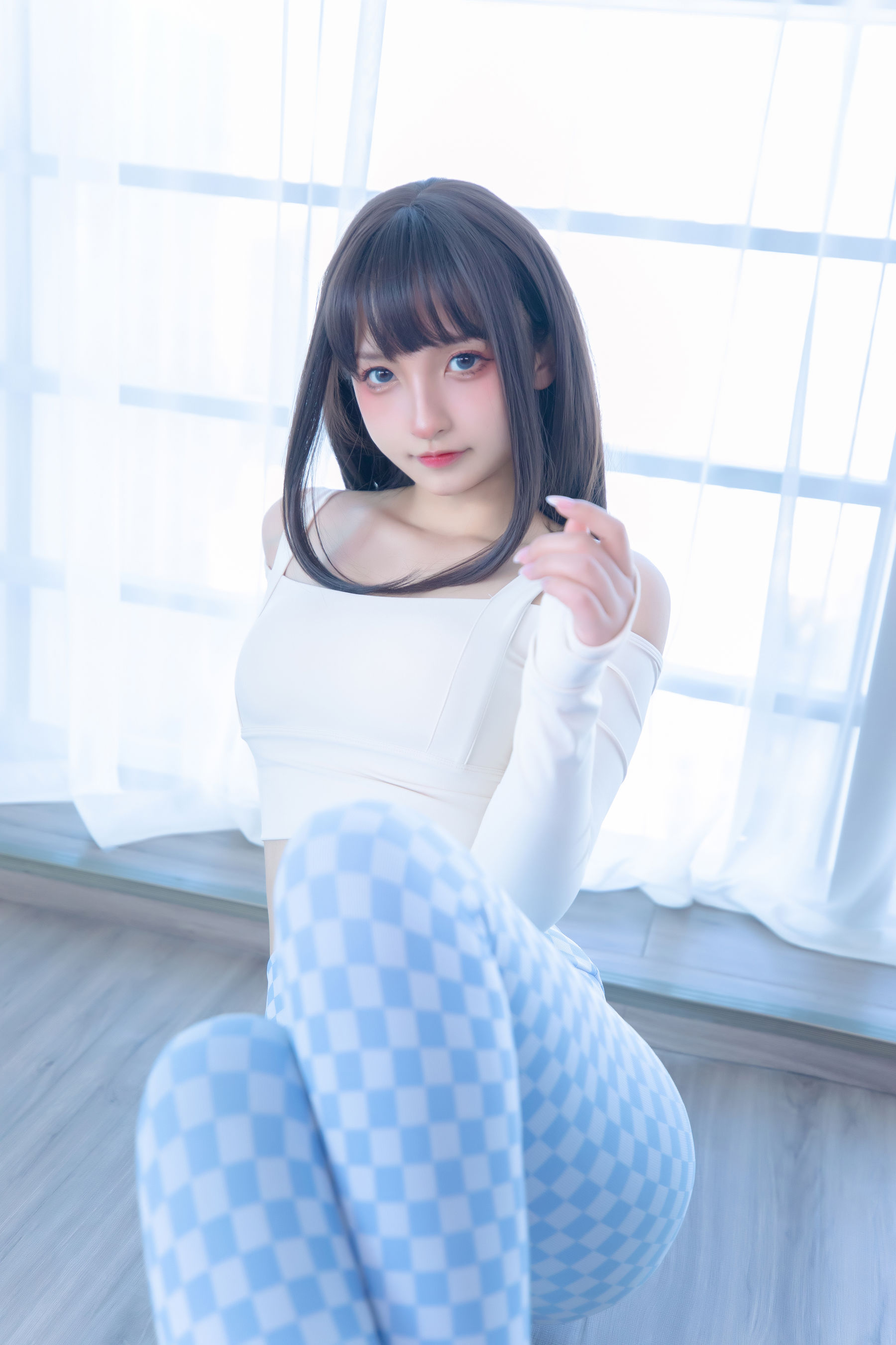 [福利COS] 萝莉神楽板真冬 - 蓝白格
