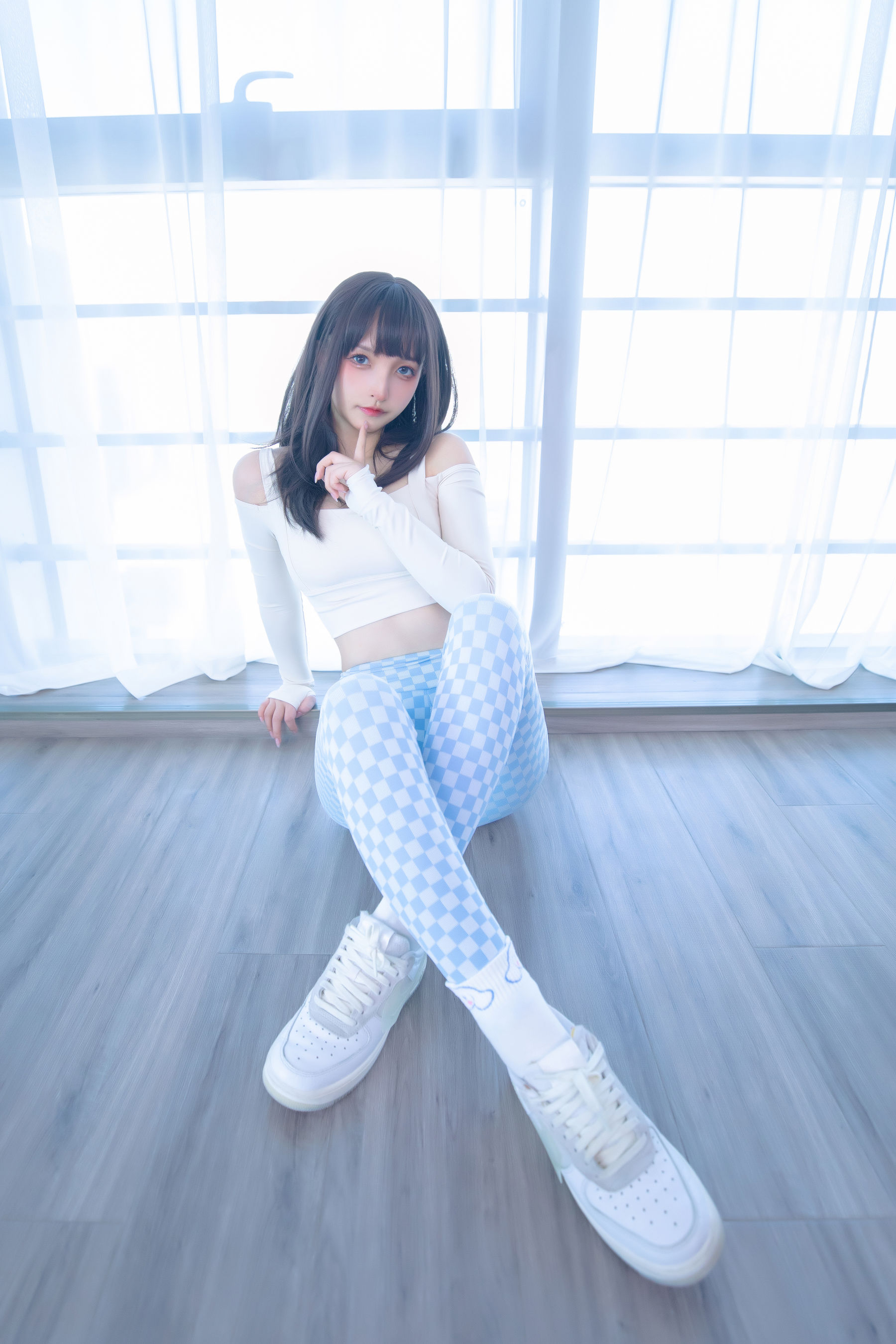 [福利COS] 萝莉神楽板真冬 - 蓝白格